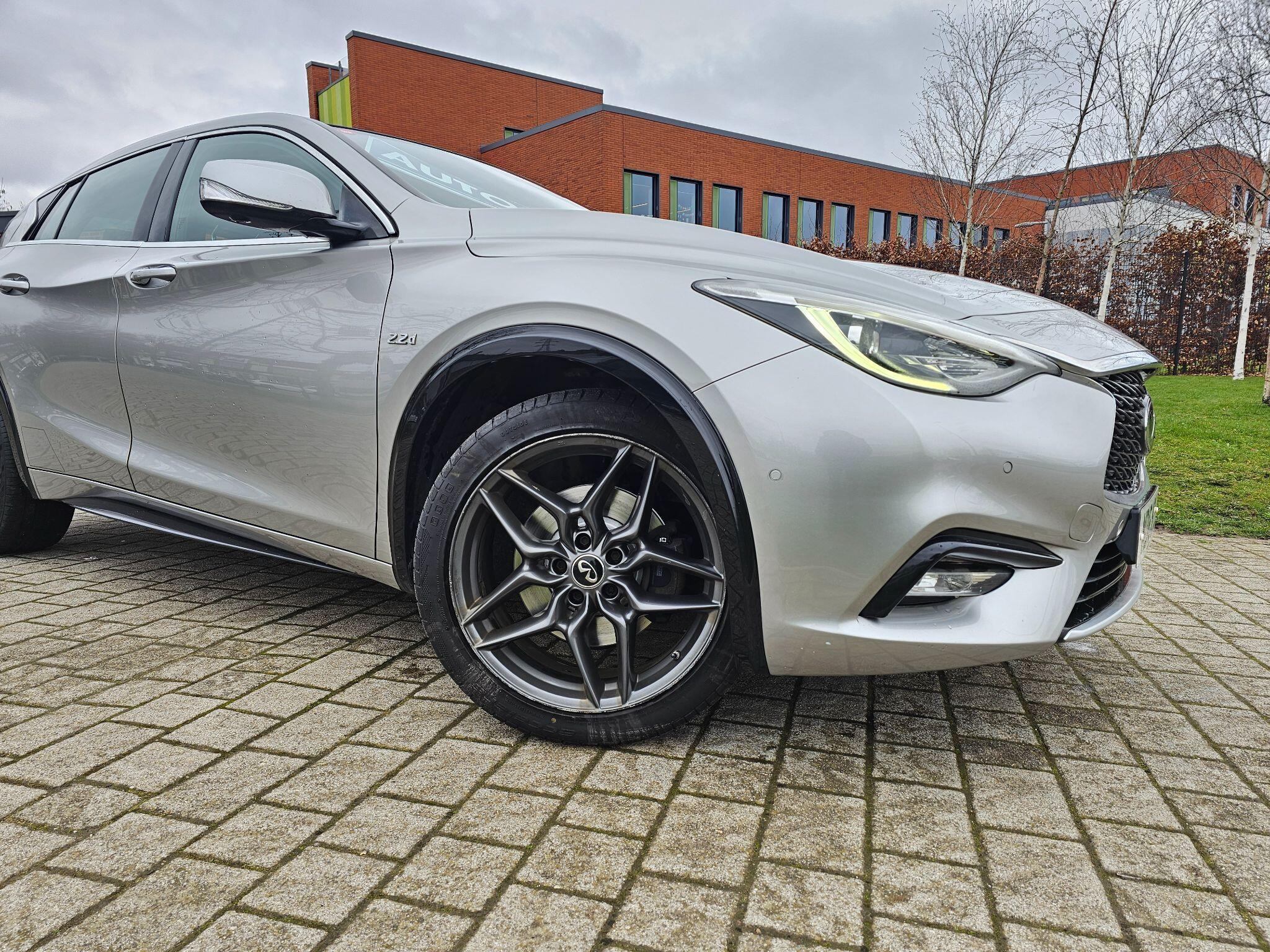 Infiniti Q30 - Image 31