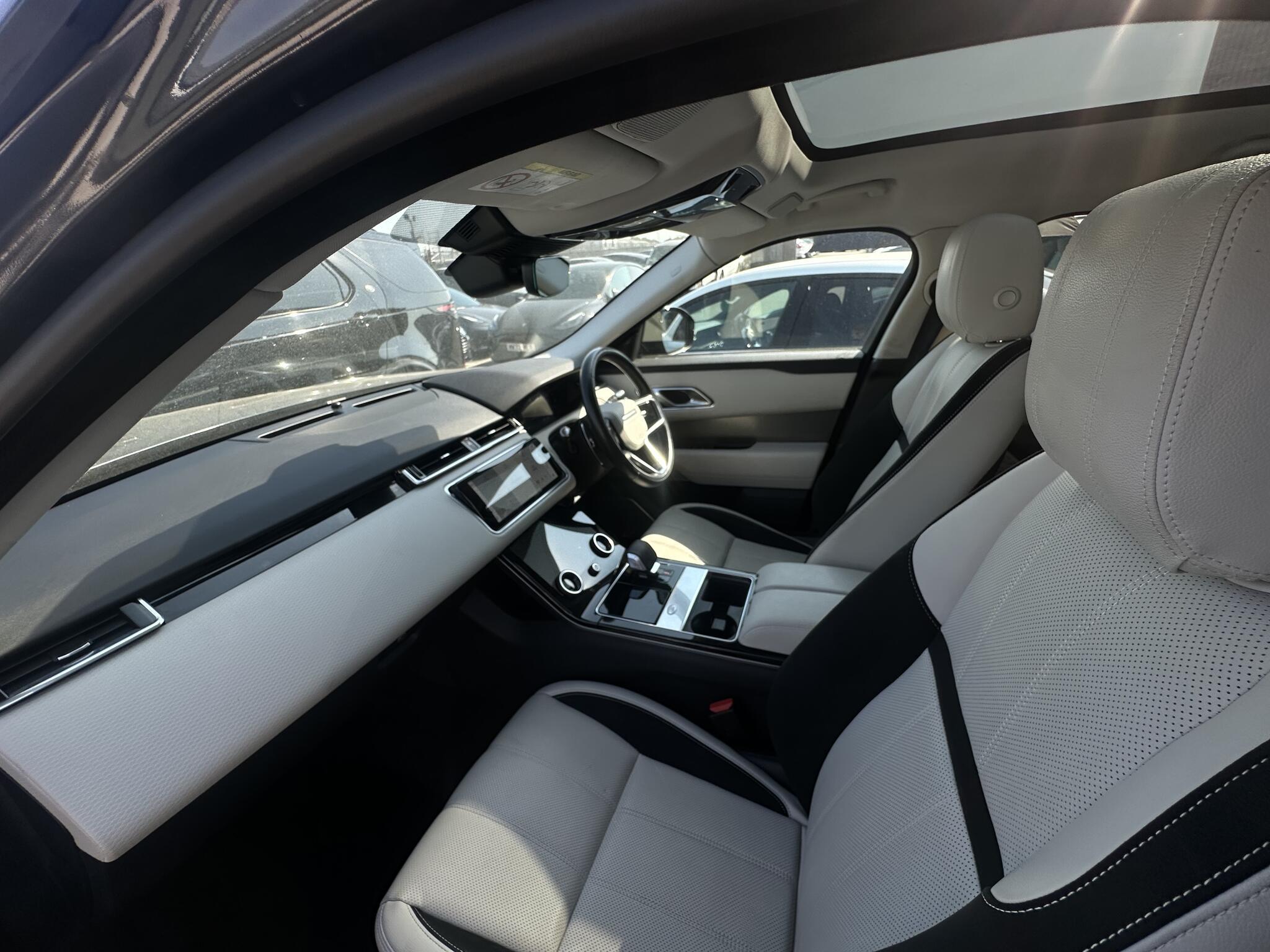 Land Rover Range Rover Velar - Image 17