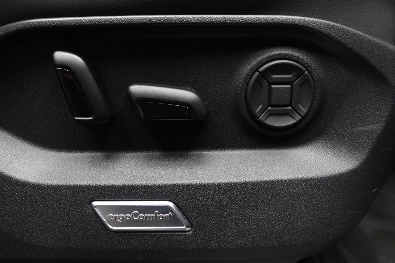 Volkswagen Touareg - Image 22