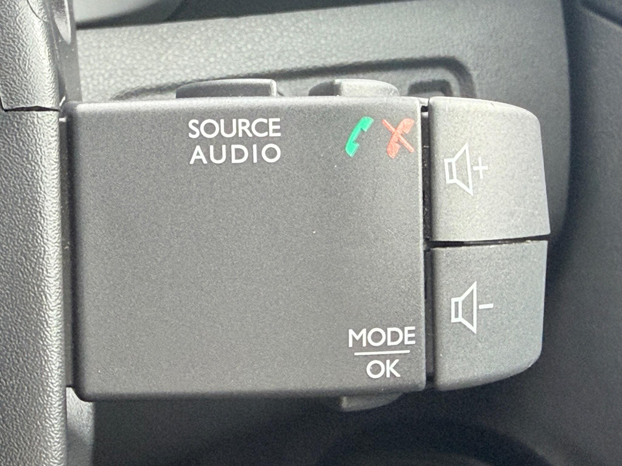 Renault Clio - Image 55