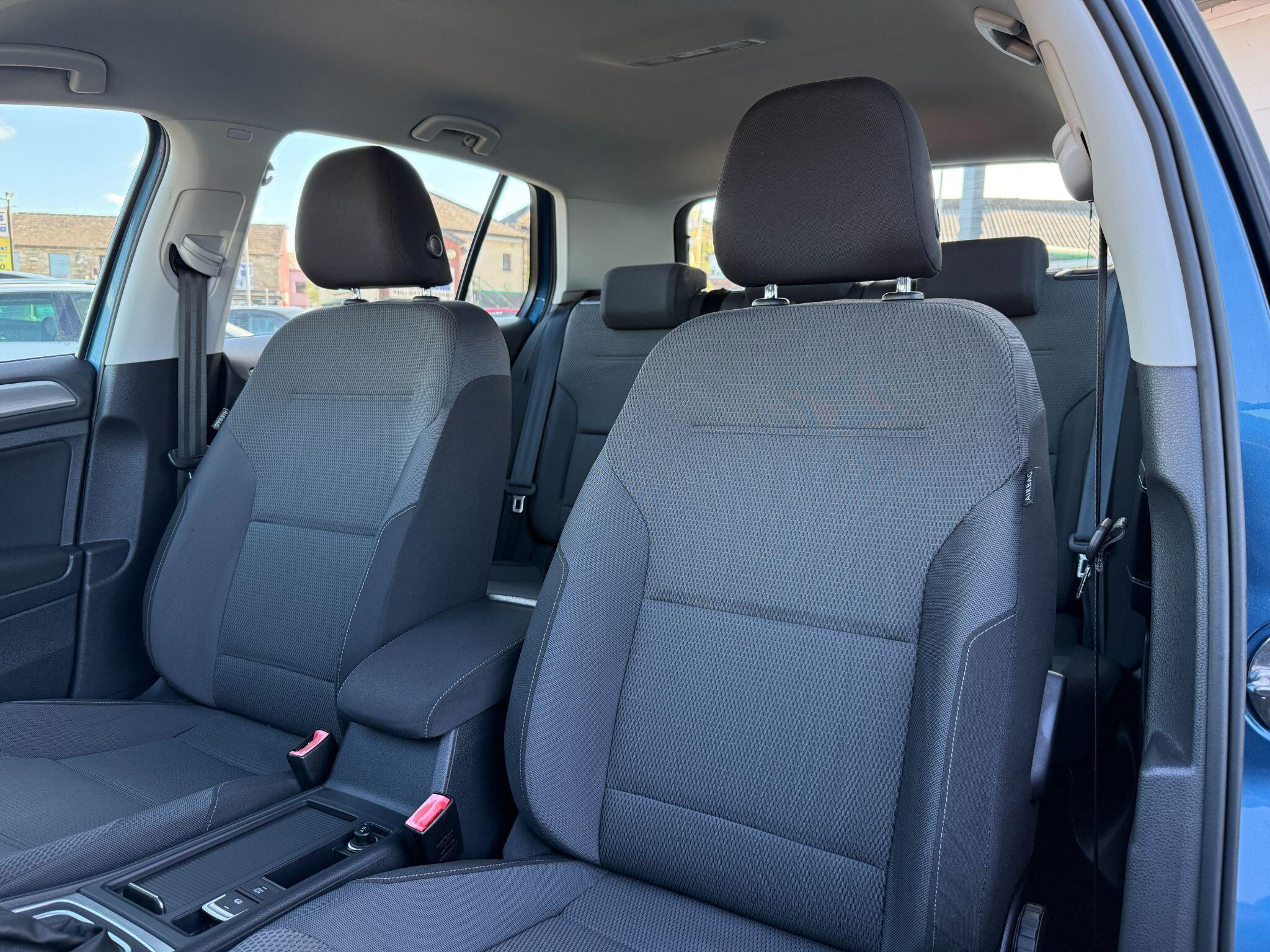 Volkswagen Golf - Image 31