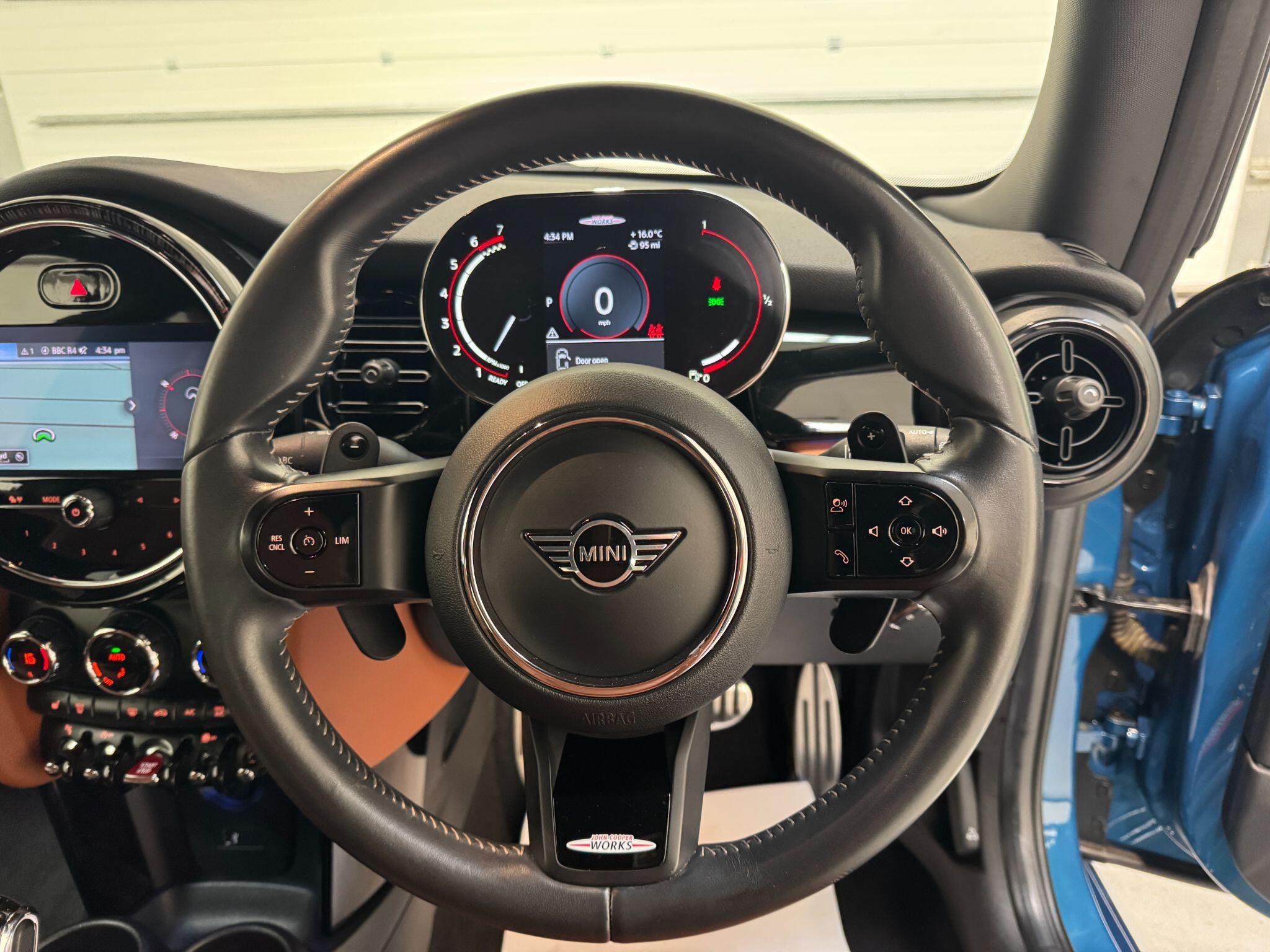 MINI Hatch - Image 25