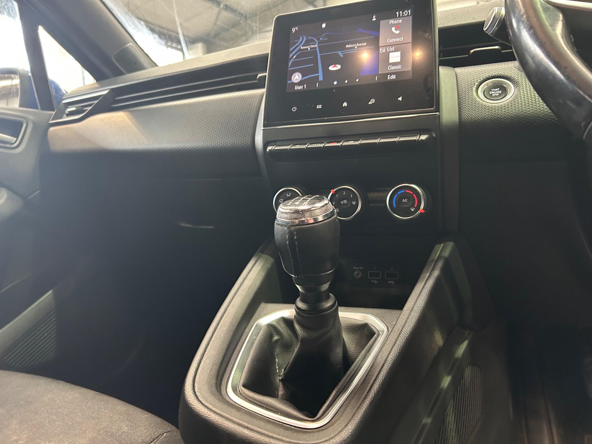 Renault Clio - Image 11