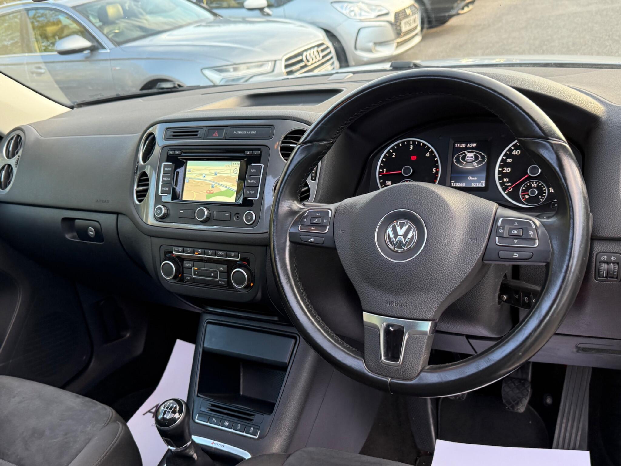 Volkswagen Tiguan - Image 18
