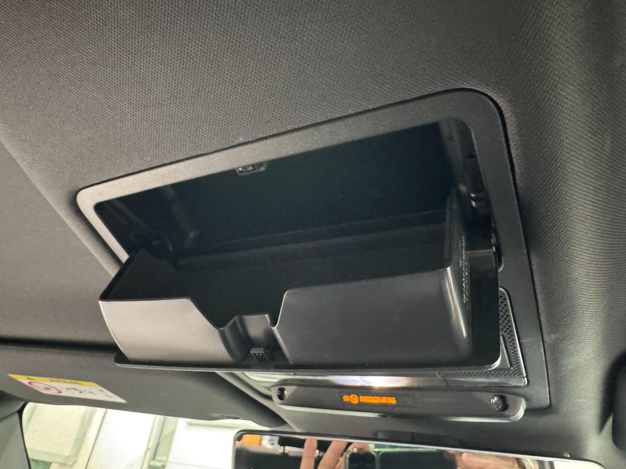 Land Rover Defender 90 - Image 64