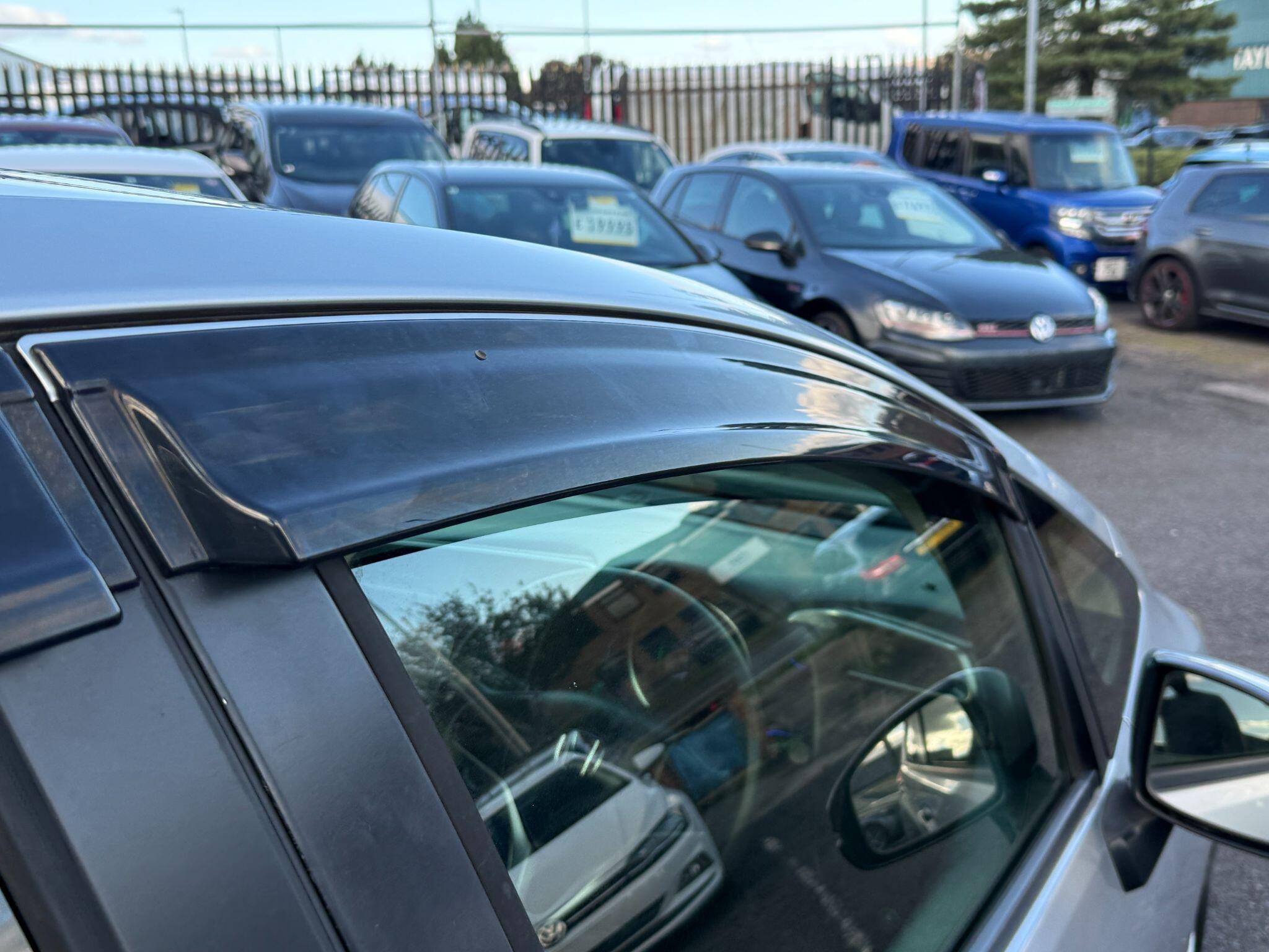 Honda FIT - Image 16