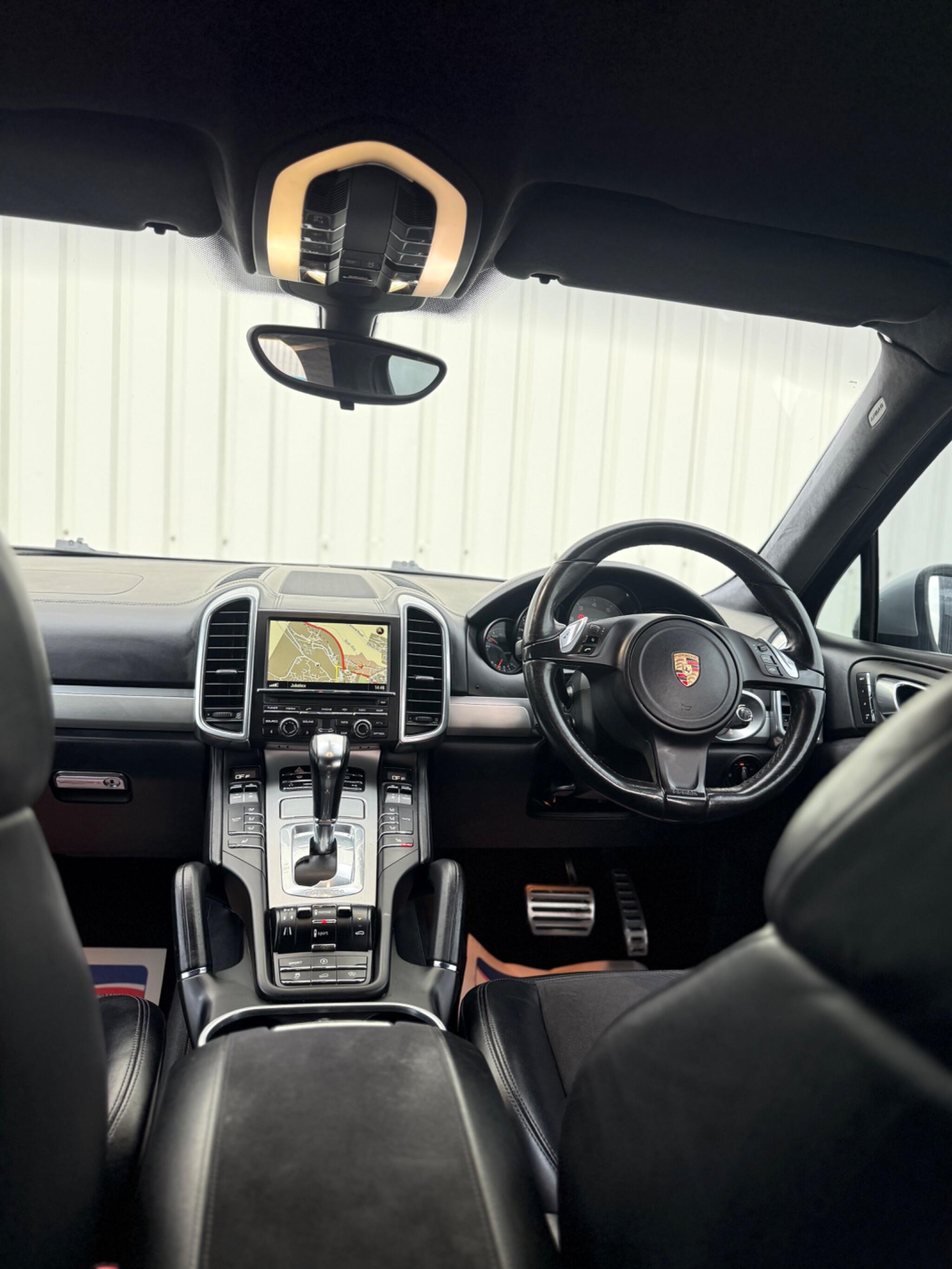 Porsche Cayenne - Image 33