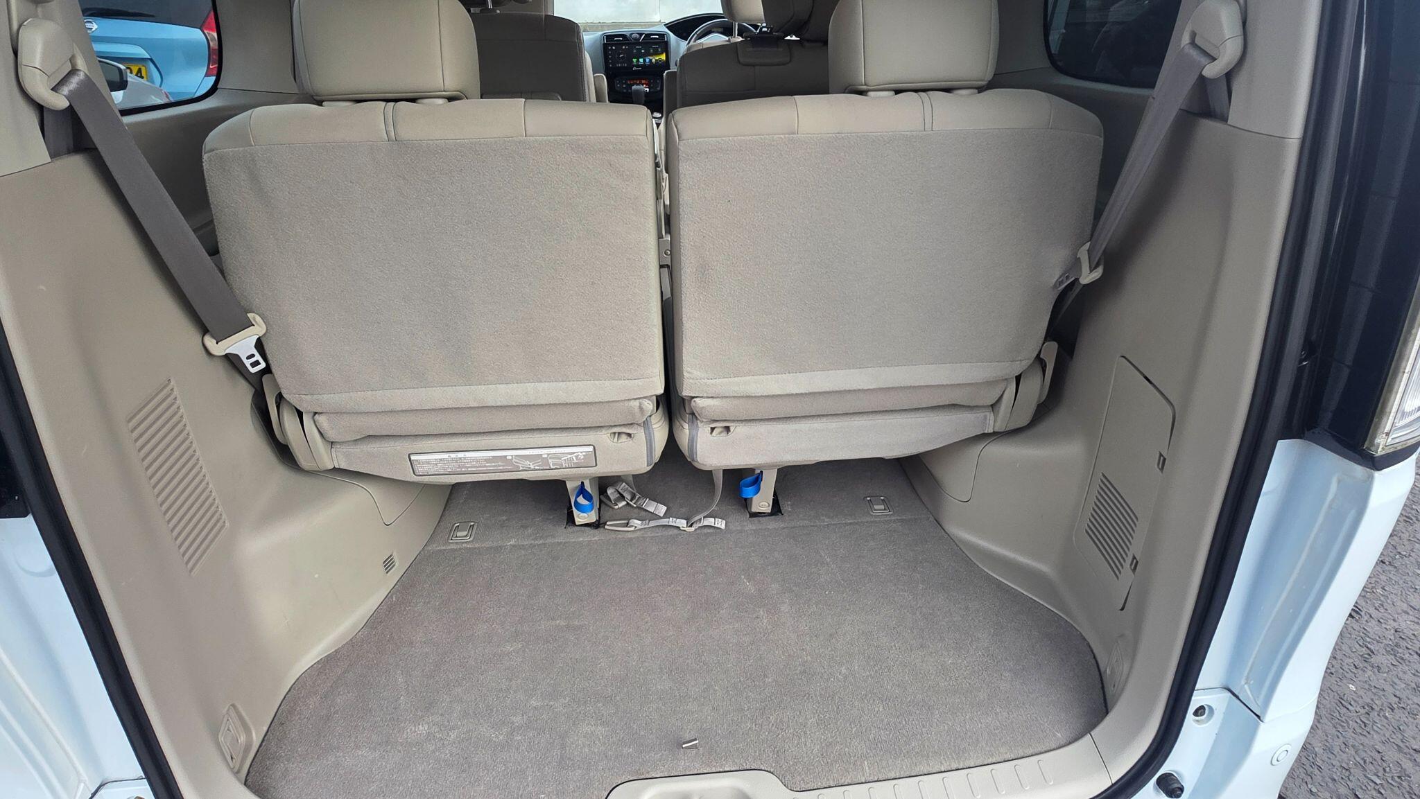 Nissan Serena - Image 45