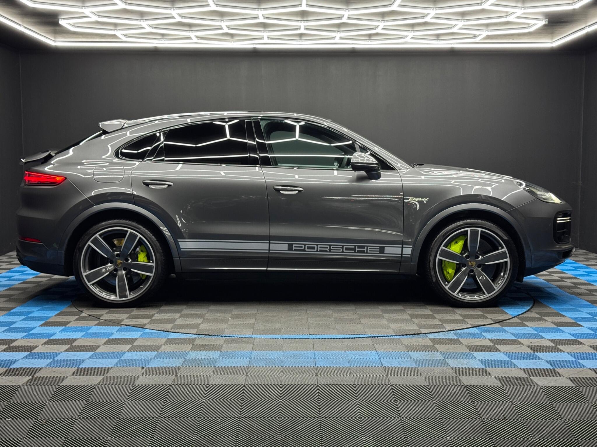 Porsche Cayenne - Image 4