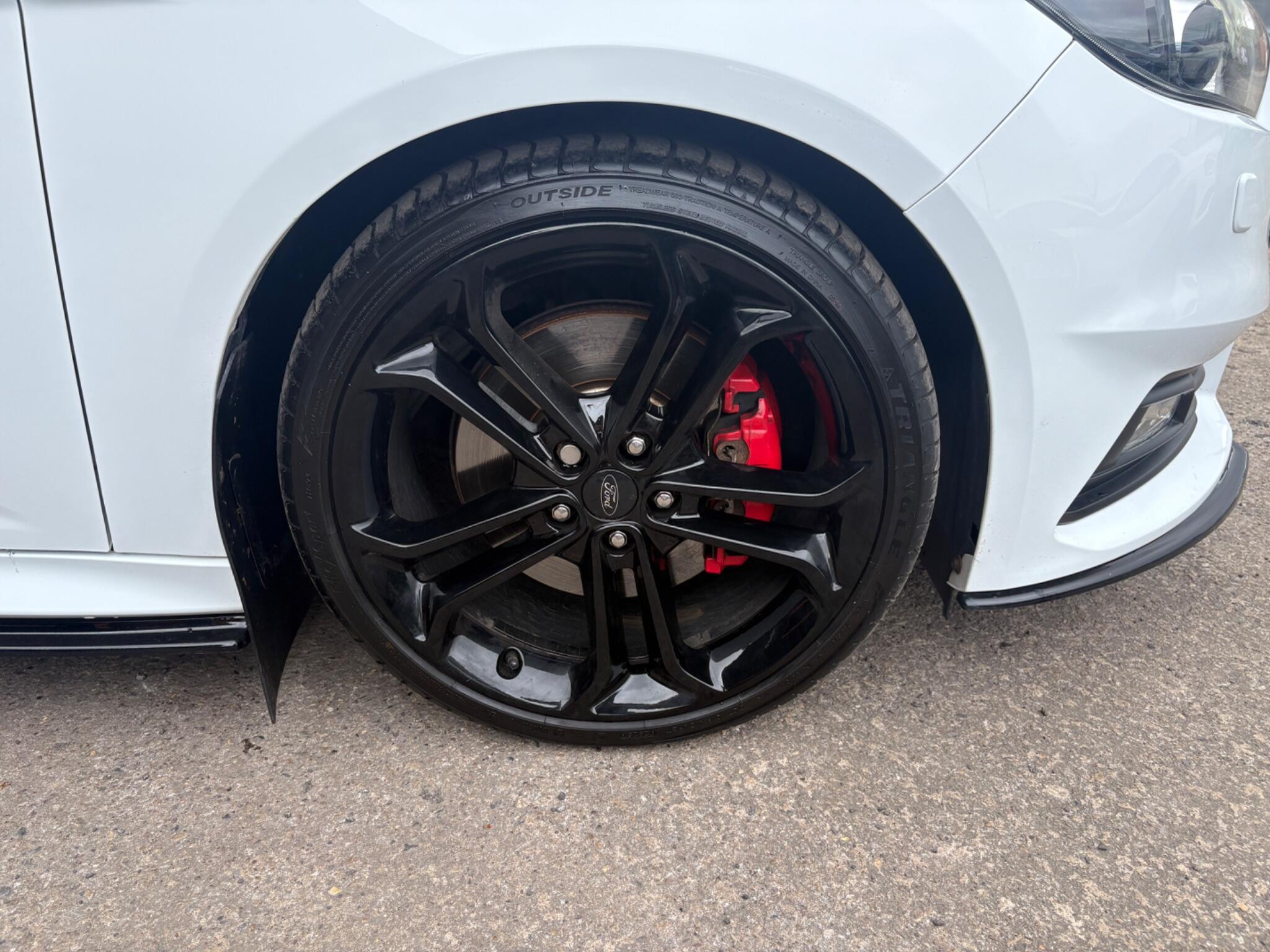 Ford Focus - Image 9