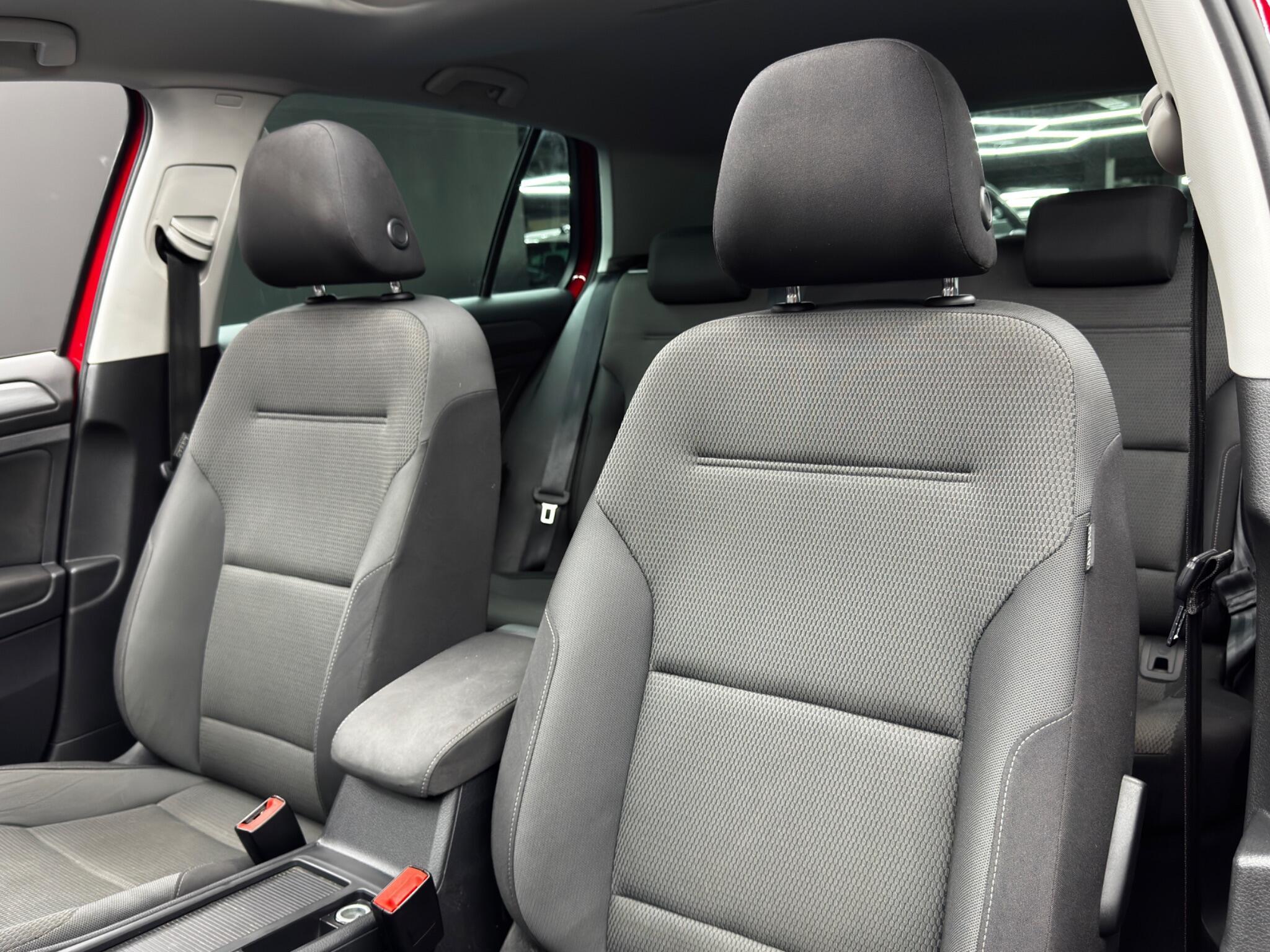 Volkswagen Golf - Image 13