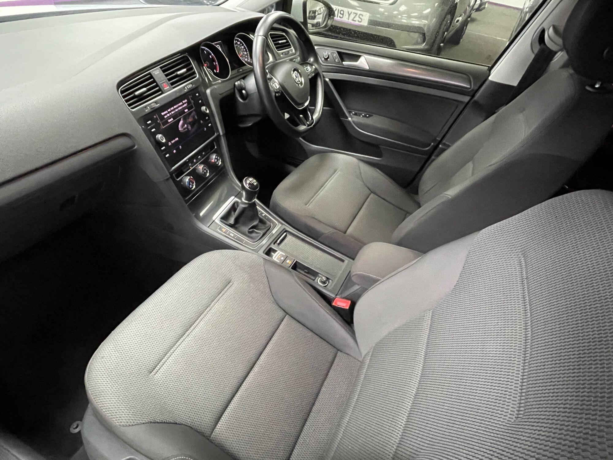 Volkswagen Golf - Image 31