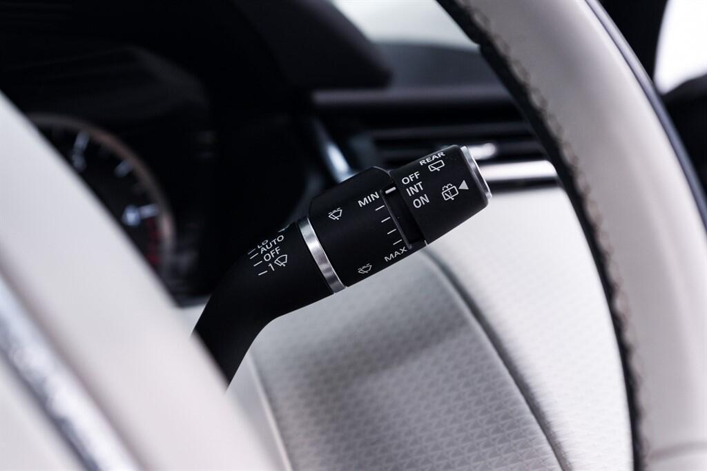 Land Rover Range Rover Velar - Image 28