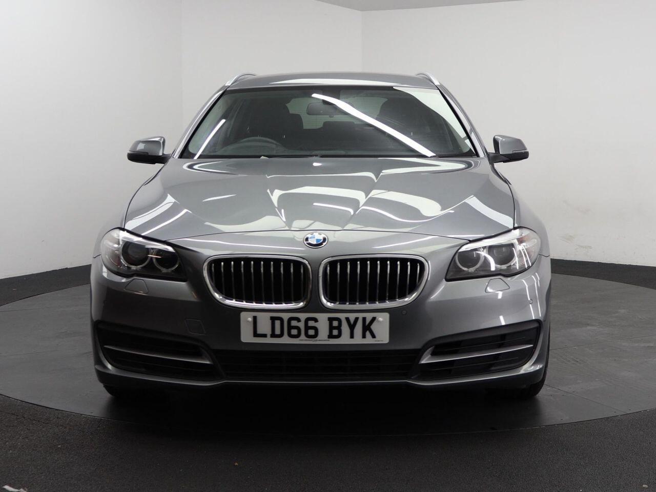 BMW 5 Series - Image 5