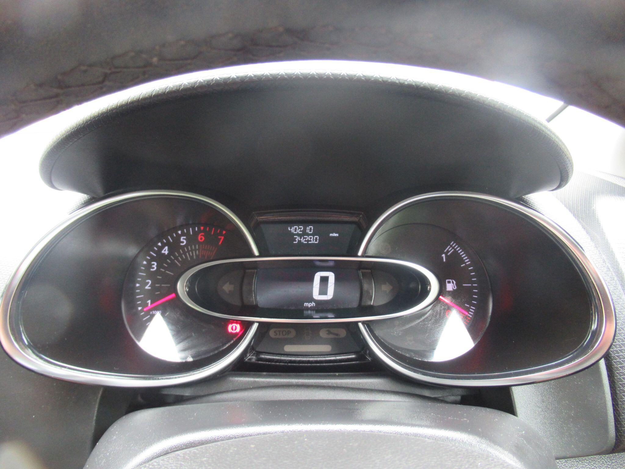 Renault Clio - Image 20