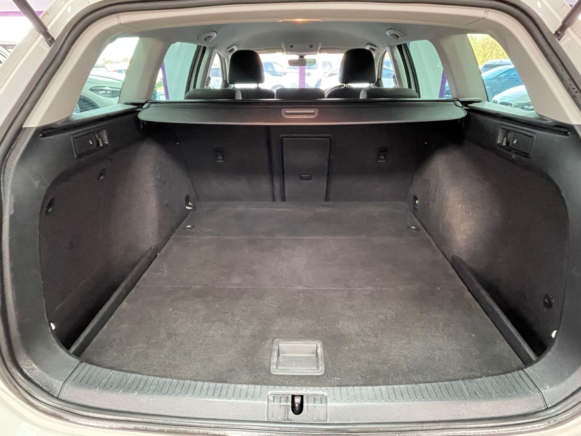 Volkswagen Golf - Image 18