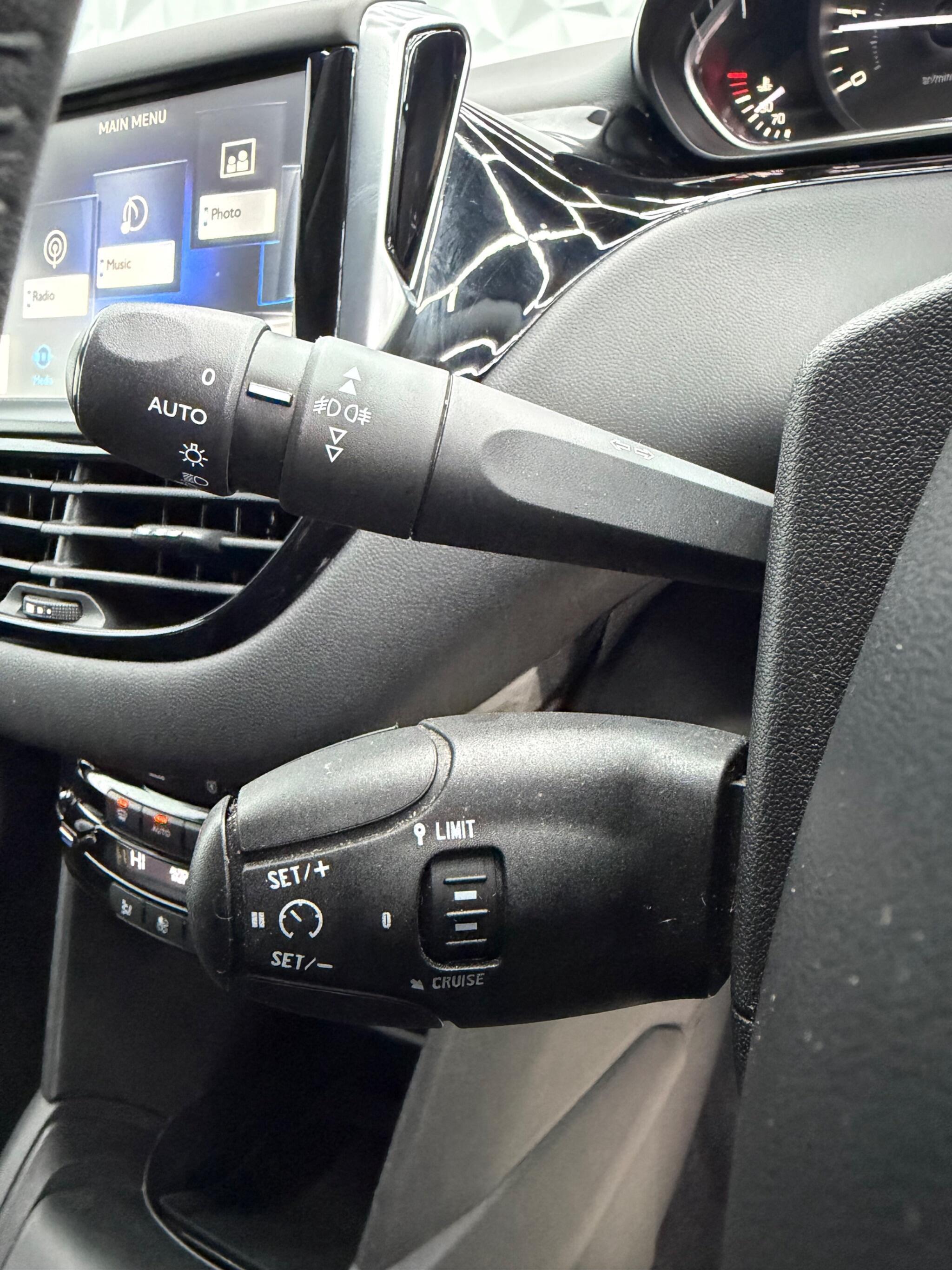 Peugeot 208 - Image 18