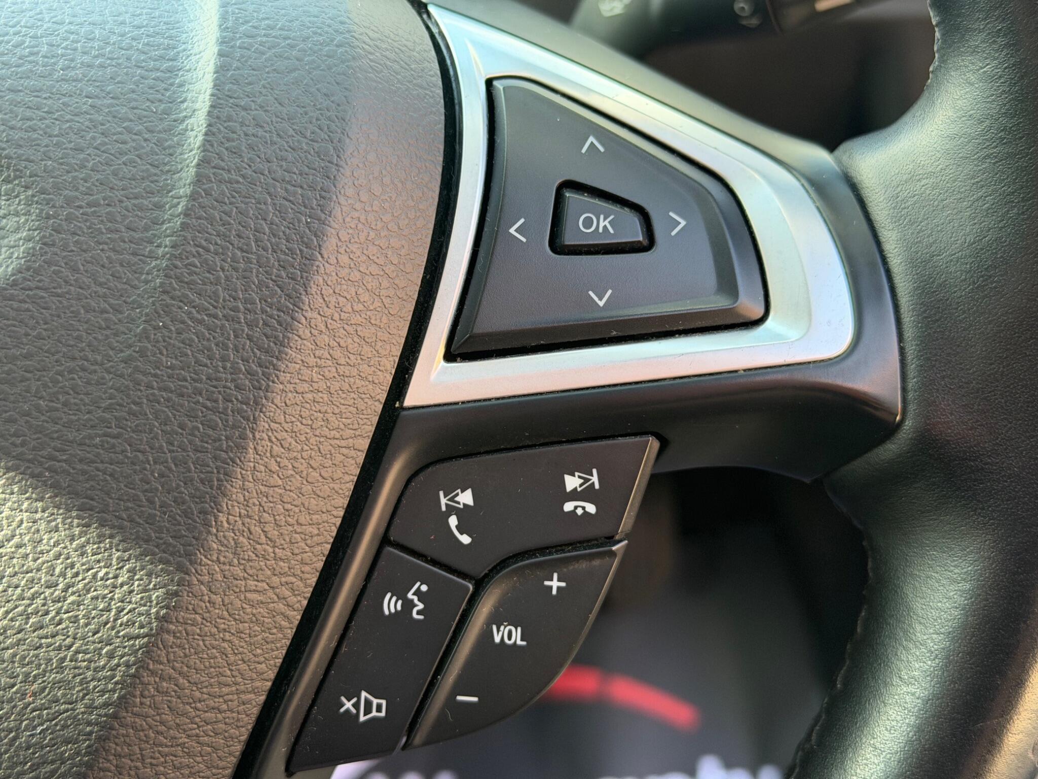 Ford Mondeo - Image 17