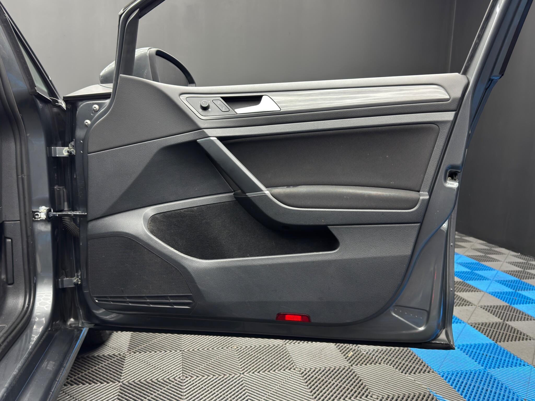 Volkswagen Golf - Image 39