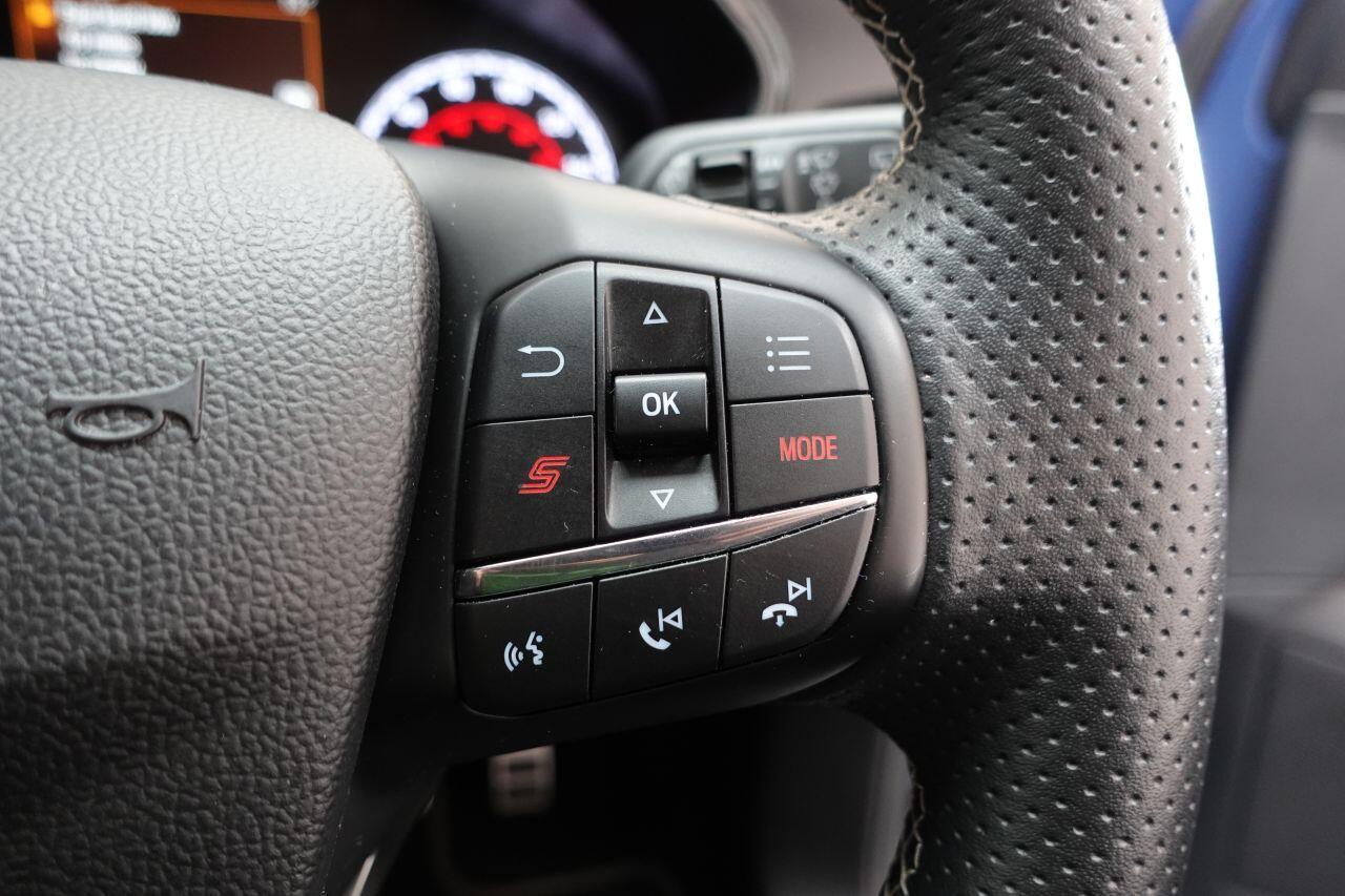 Ford Focus - Image 41