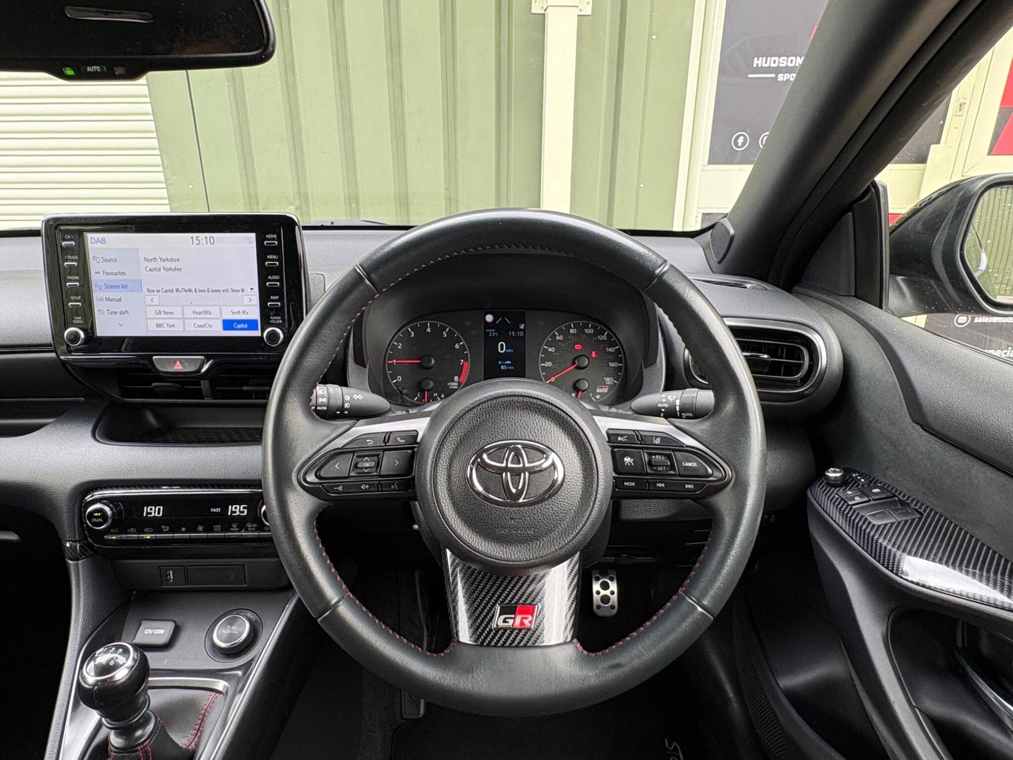 Toyota Yaris - Image 18