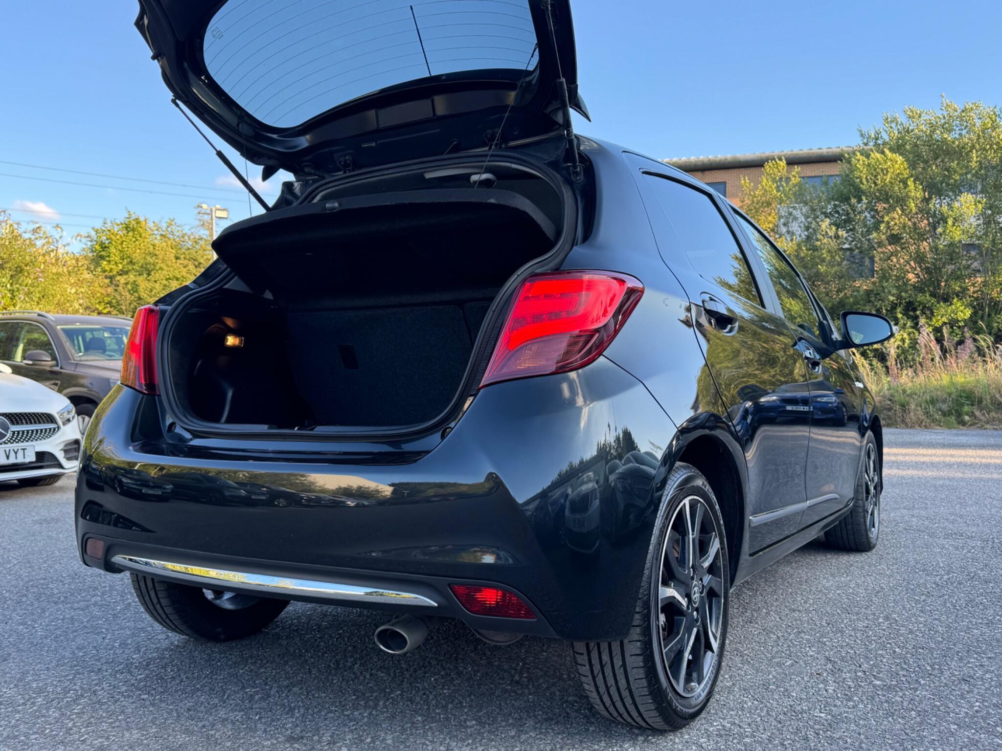 Toyota Yaris - Image 19