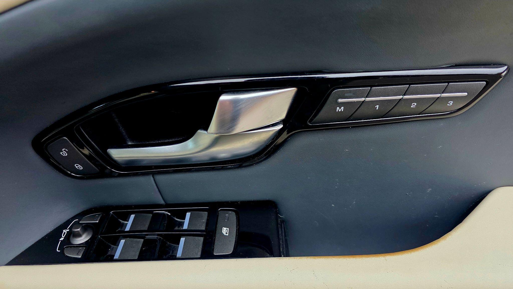 Land Rover Range Rover Evoque - Image 24