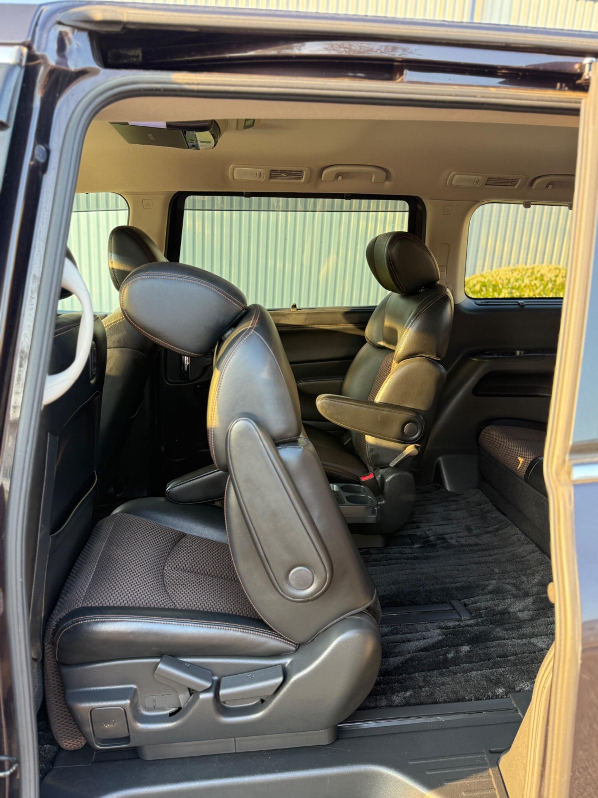 Nissan Elgrand - Image 33