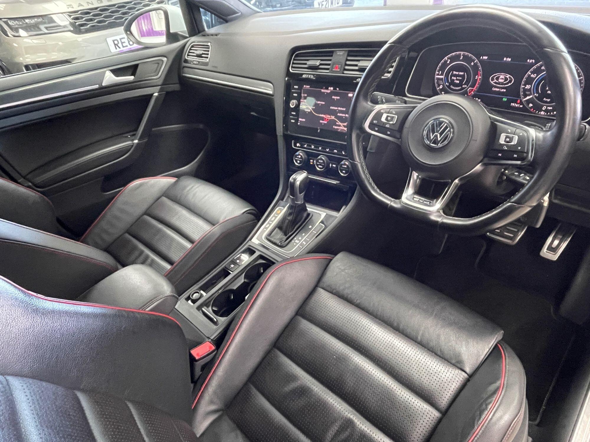 Volkswagen Golf - Image 24