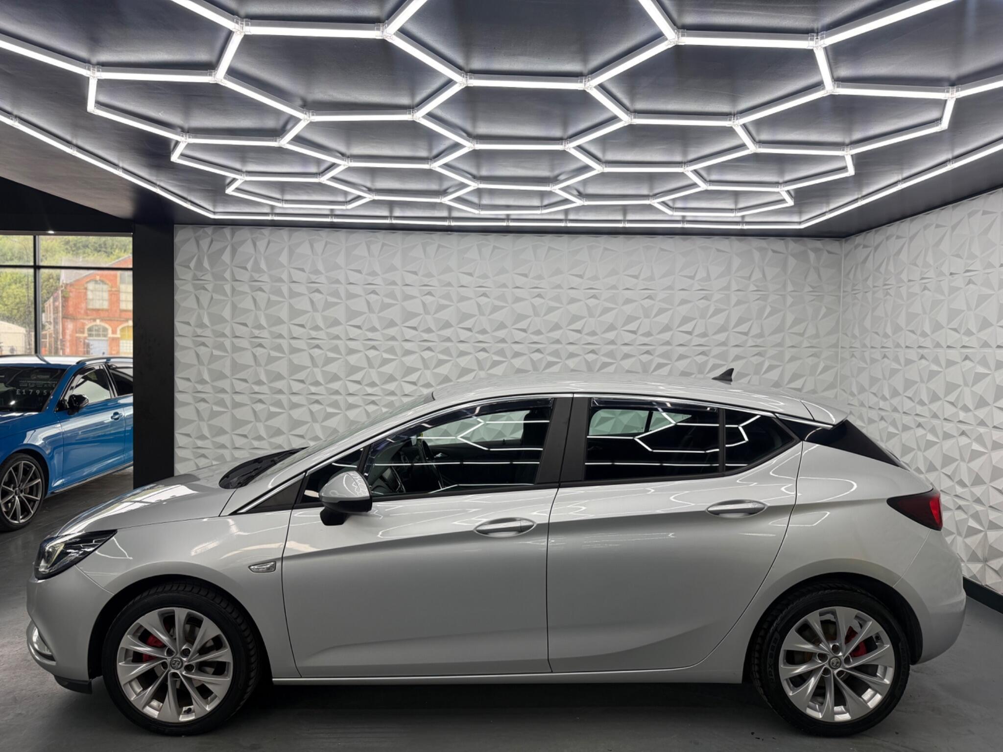 Vauxhall Astra - Image 7