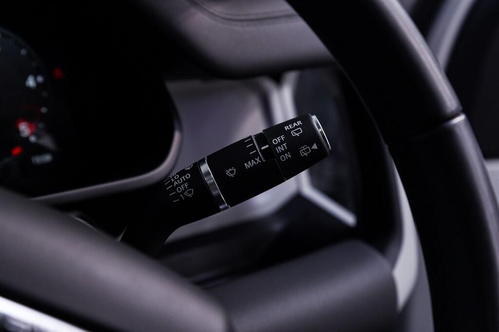 Land Rover Defender 110 - Image 36