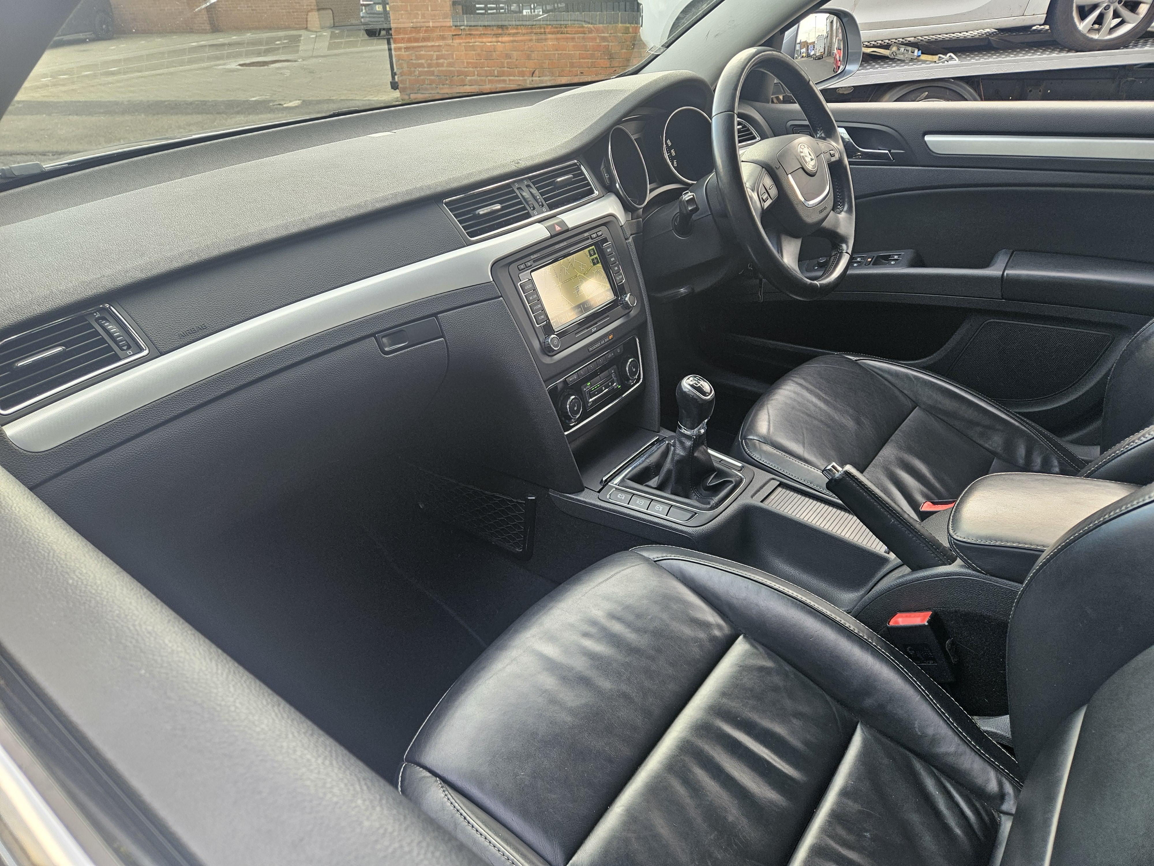 Skoda Superb - Image 35