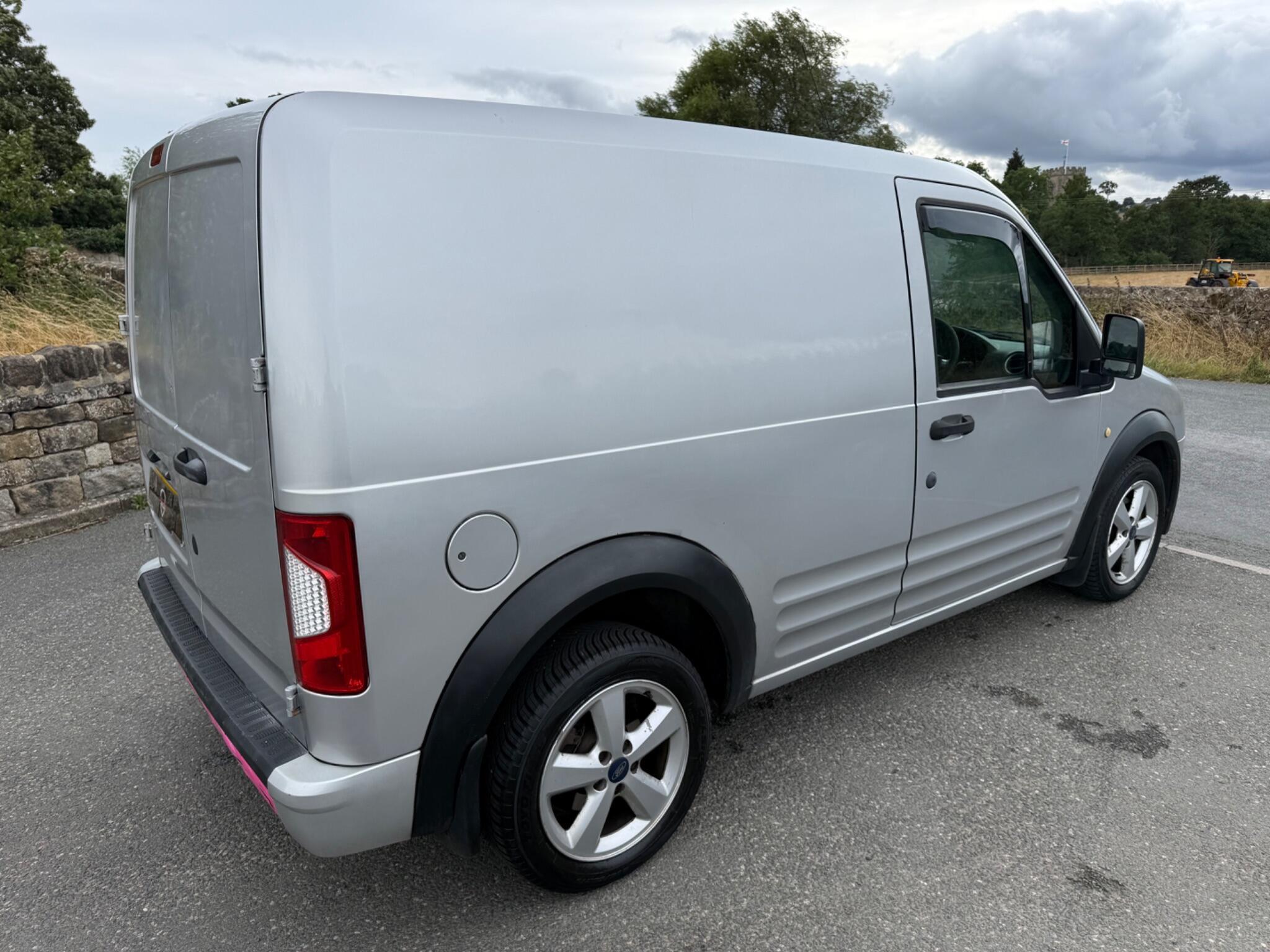Ford Transit Connect - Image 9