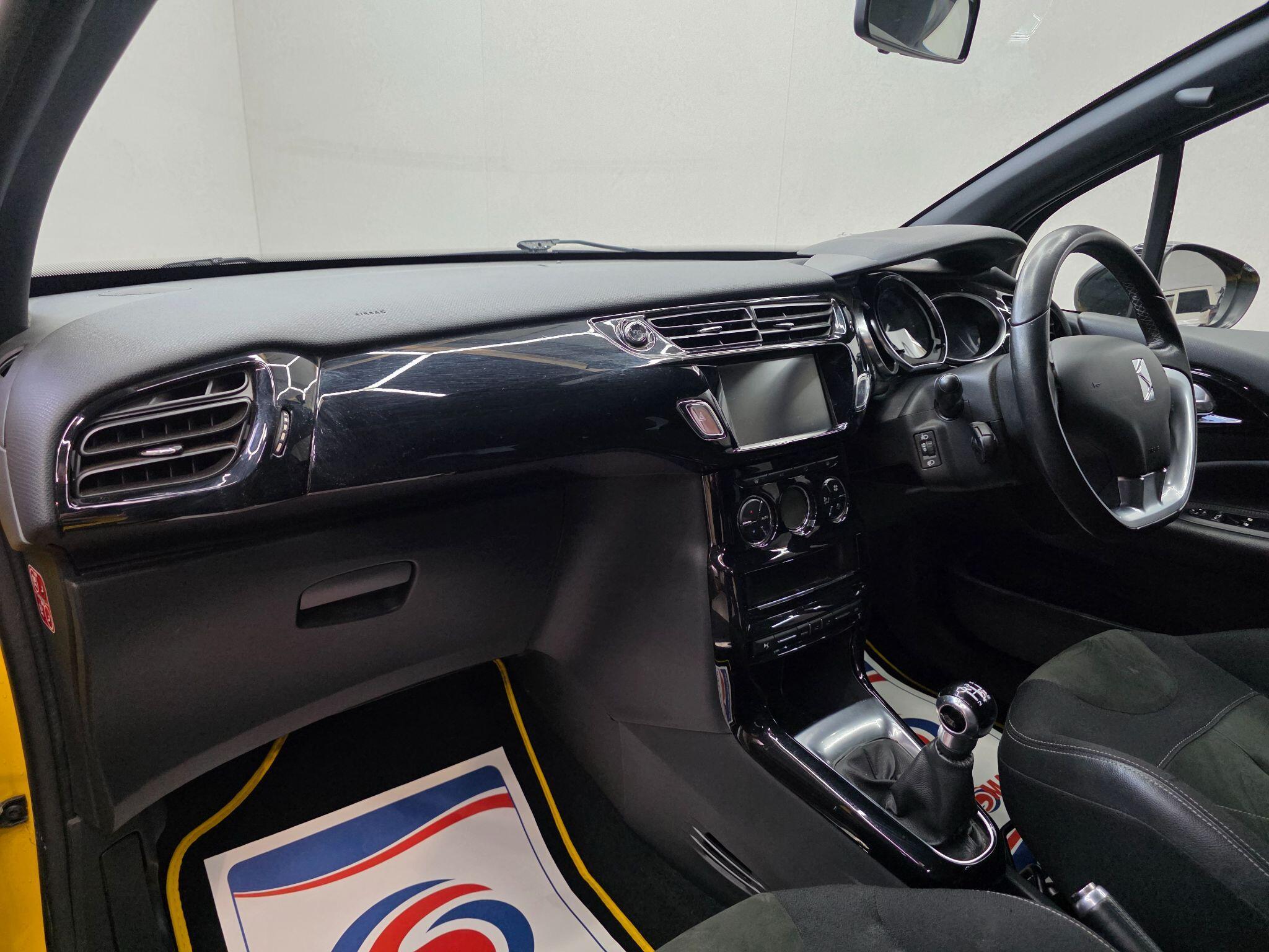 DS AUTOMOBILES DS 3 - Image 14