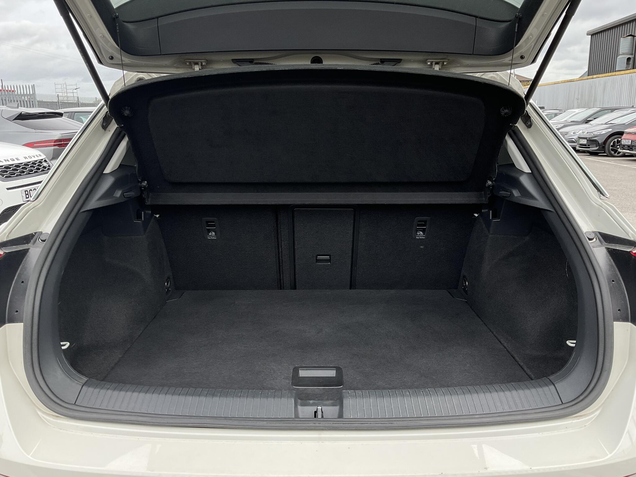 Volkswagen T-Roc - Image 20