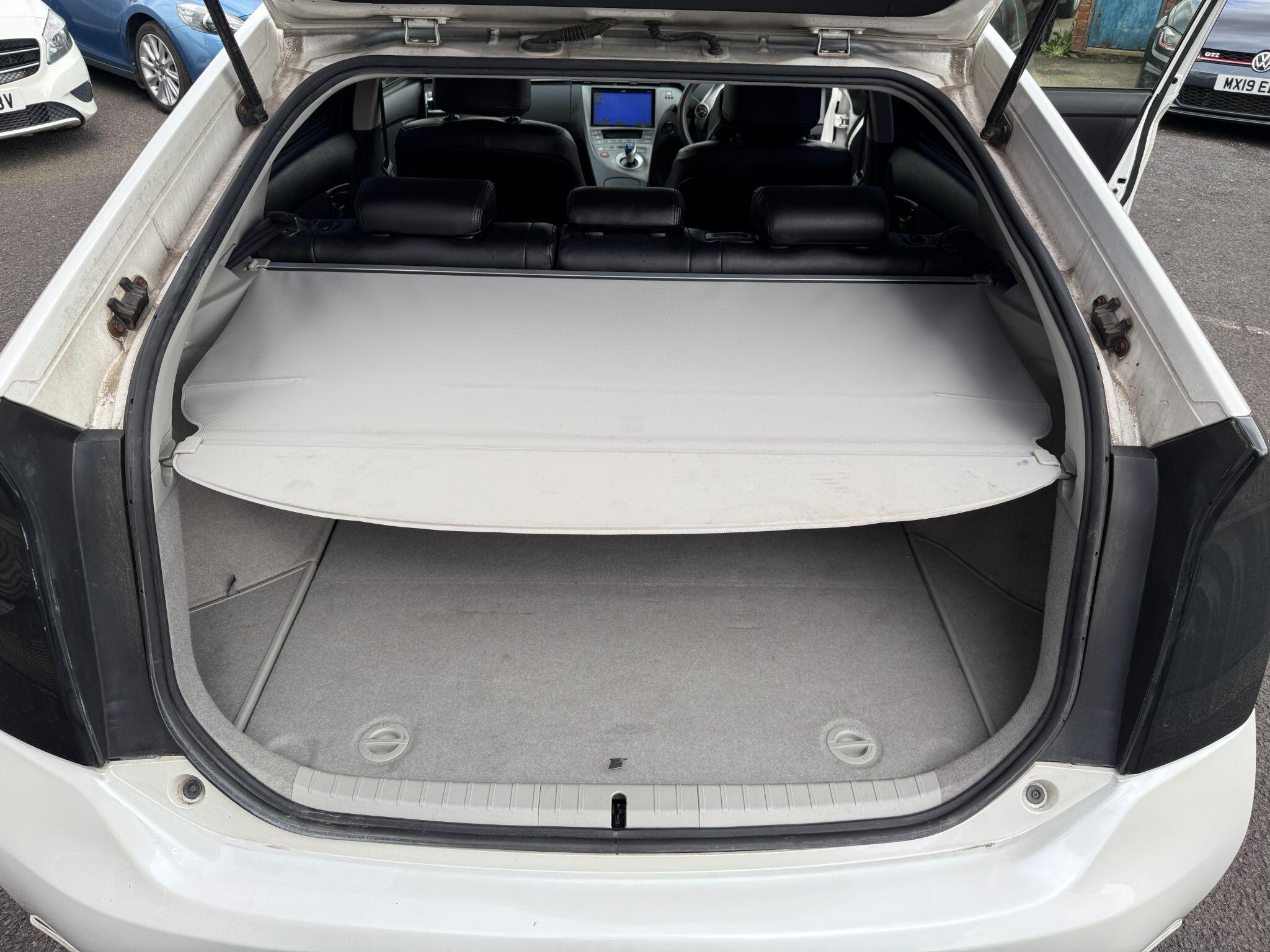 Toyota Prius - Image 54