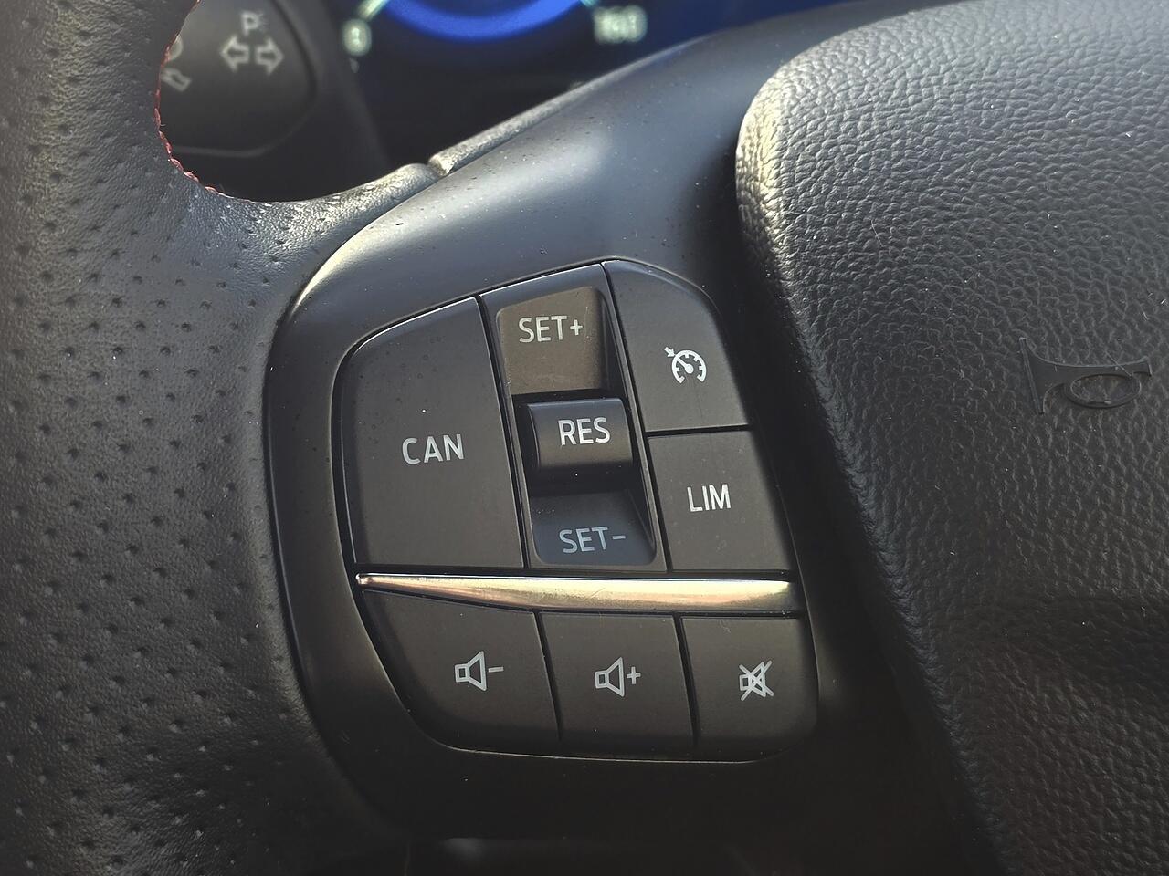 Ford Focus - Image 22