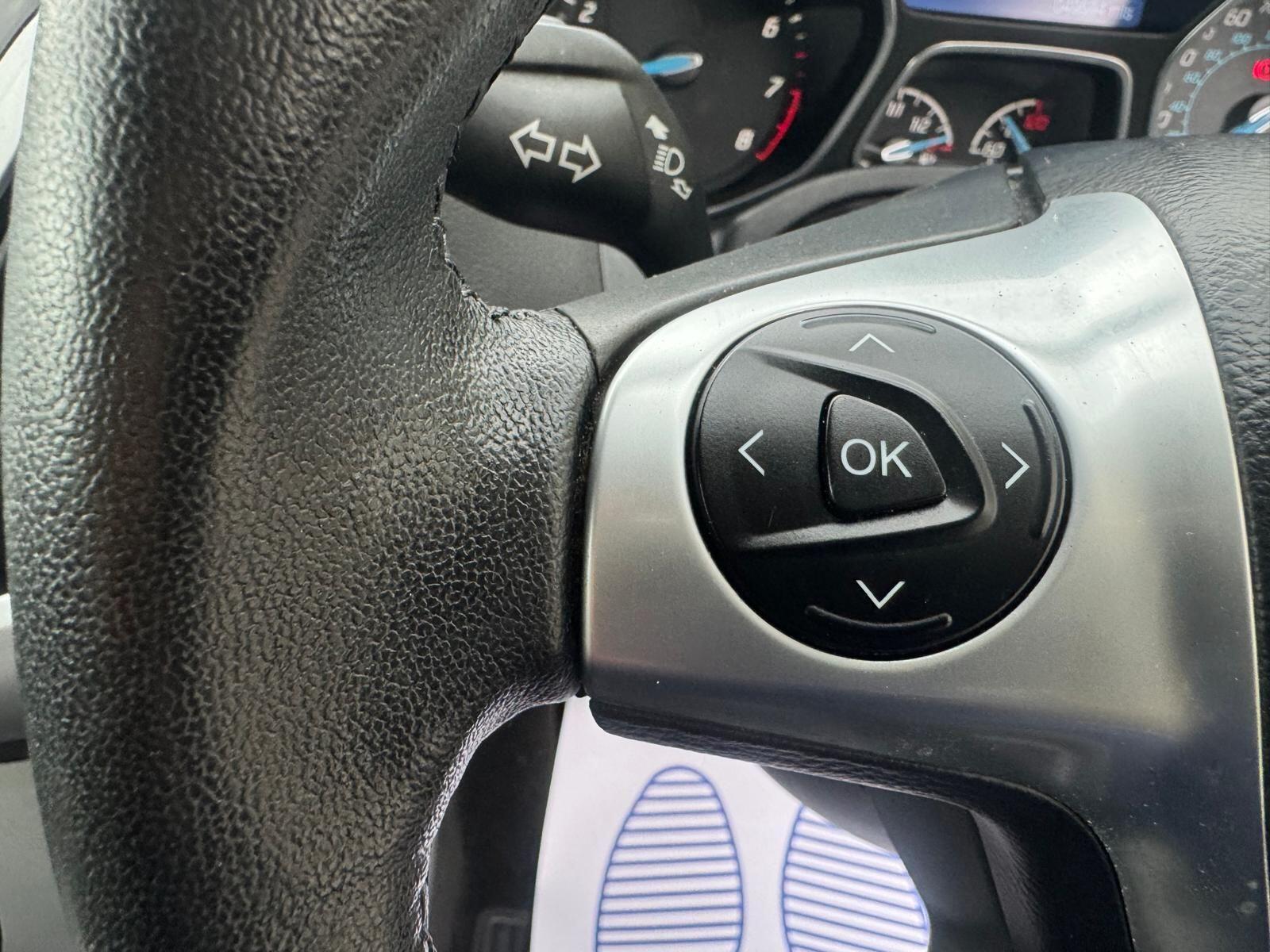 Ford Focus - Image 27