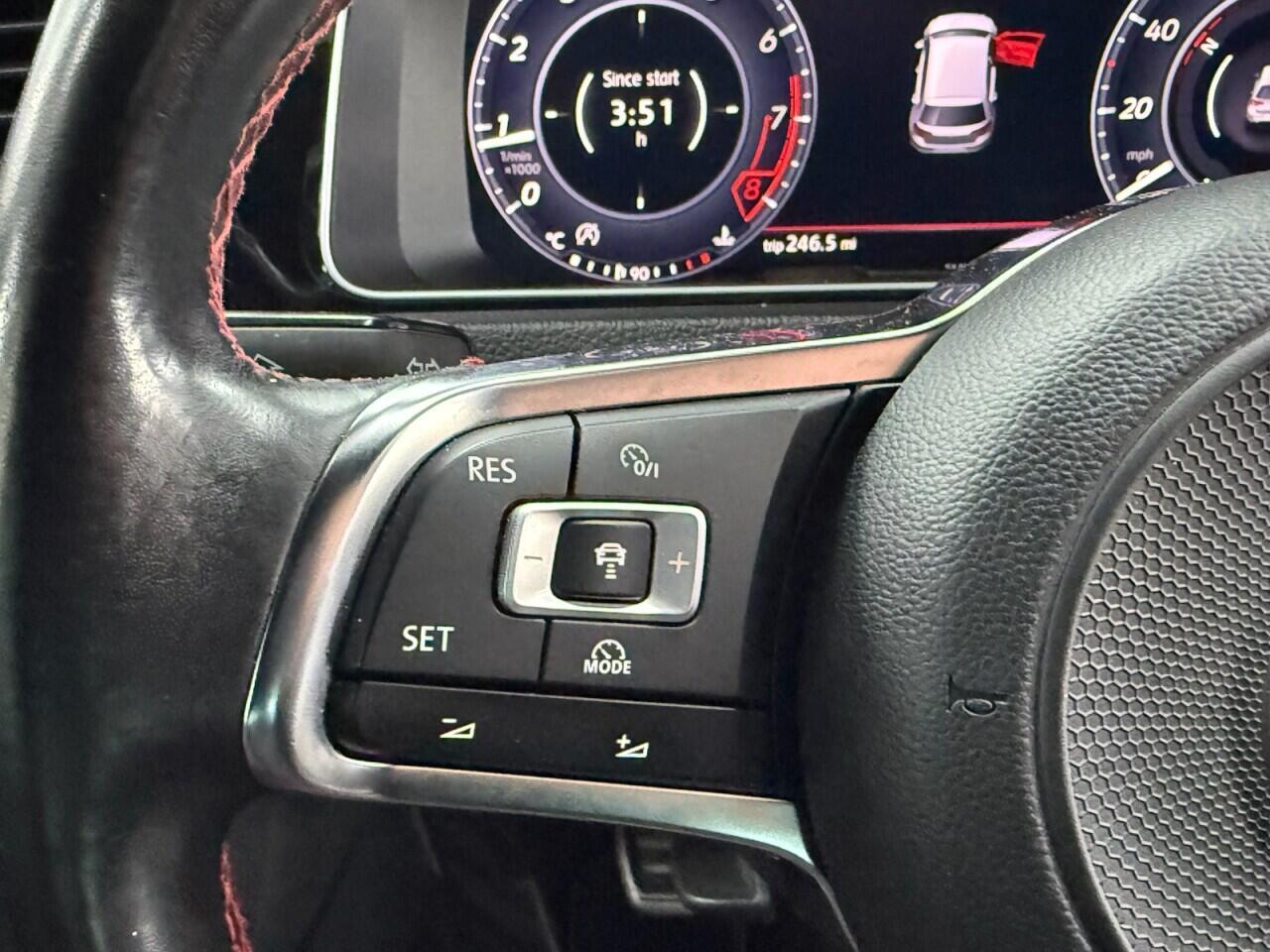 Volkswagen Golf - Image 21