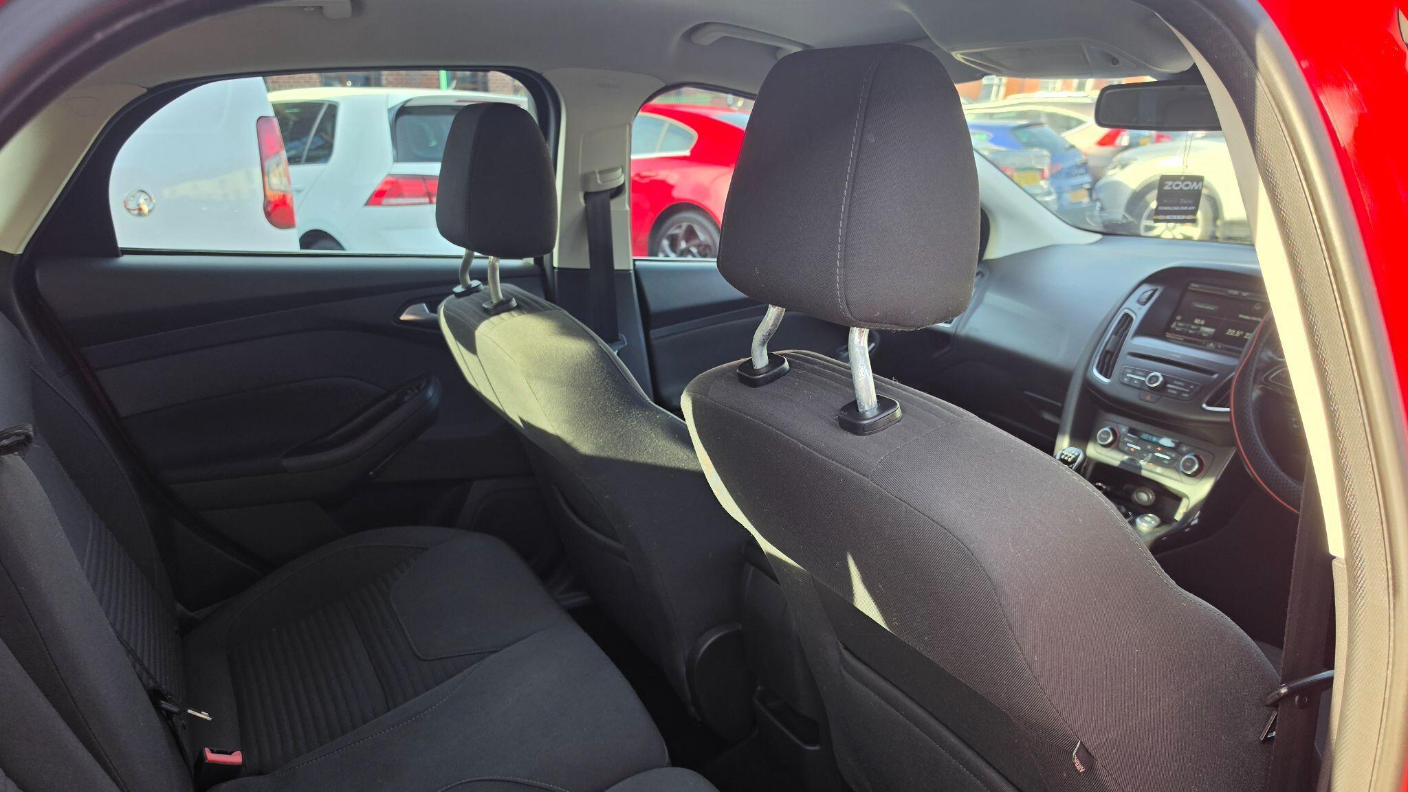 Ford Focus - Image 18