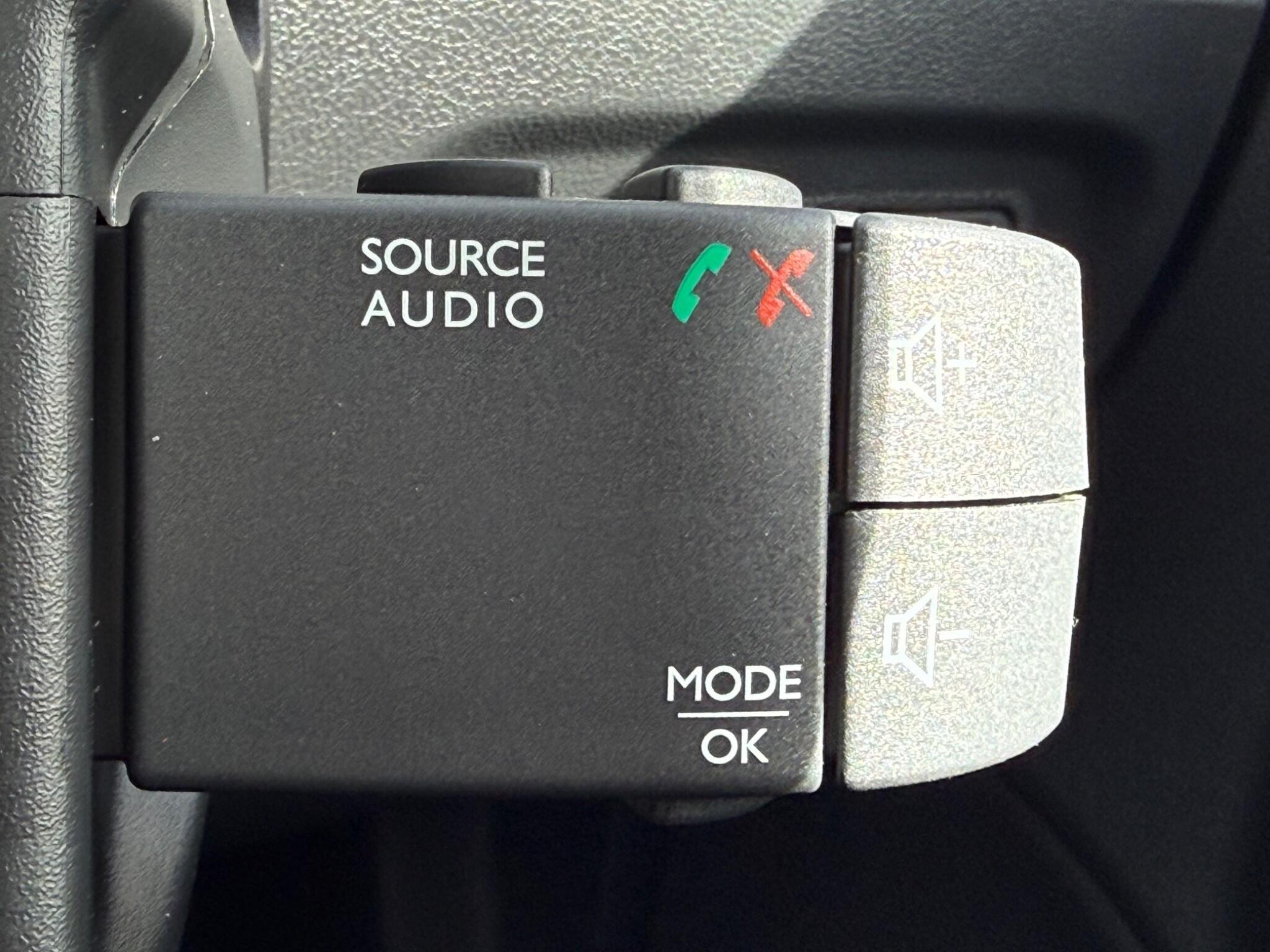 Renault Captur - Image 31