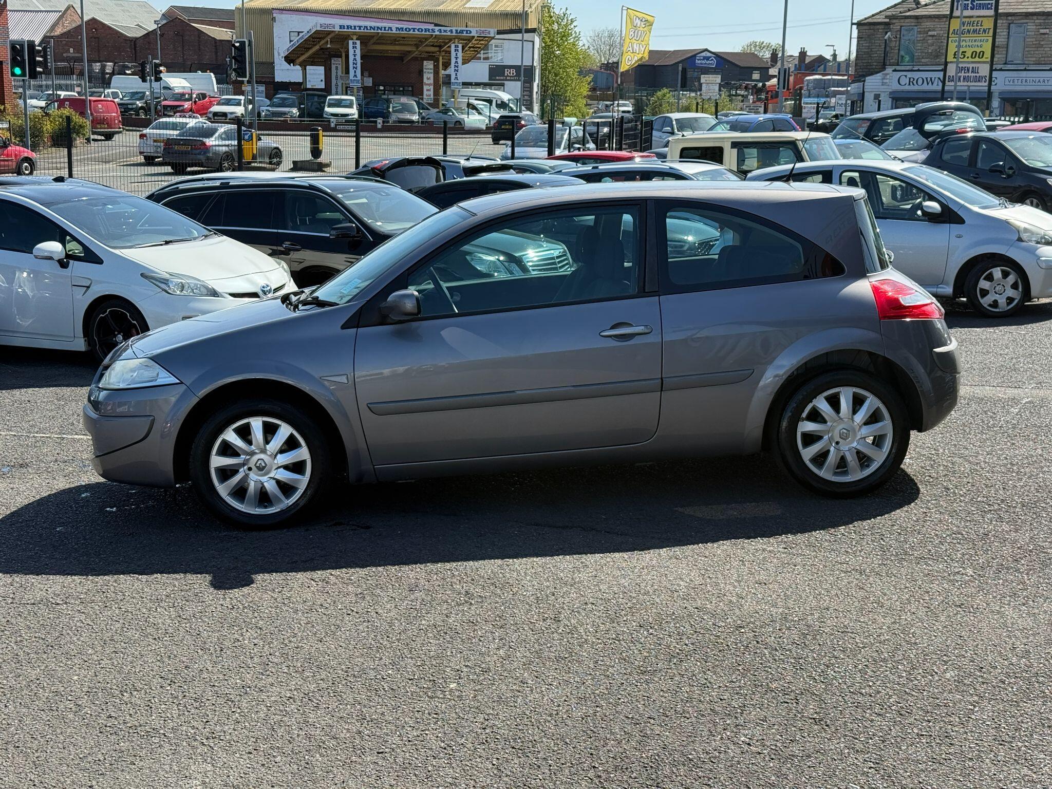 Renault Megane - Image 14