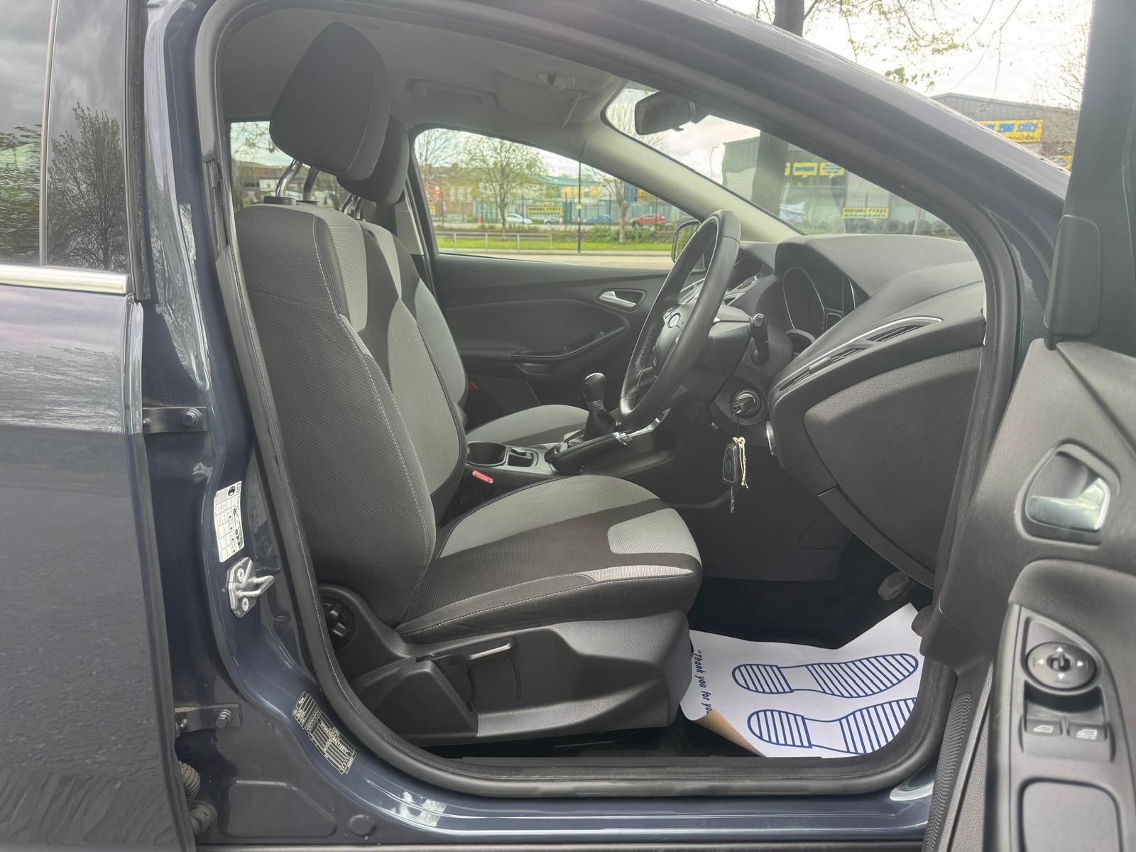 Ford Focus - Image 19