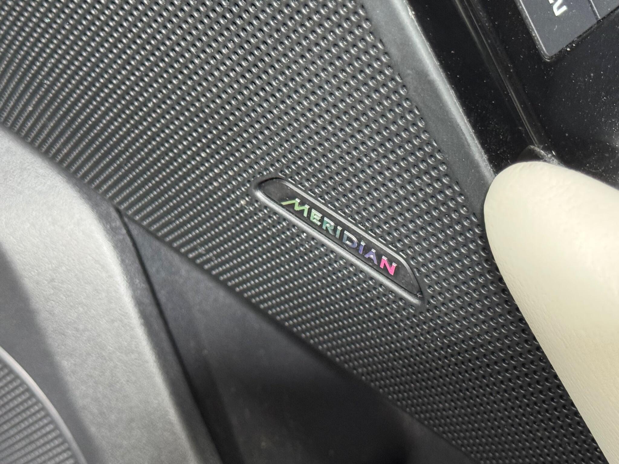 Land Rover Range Rover Velar - Image 14