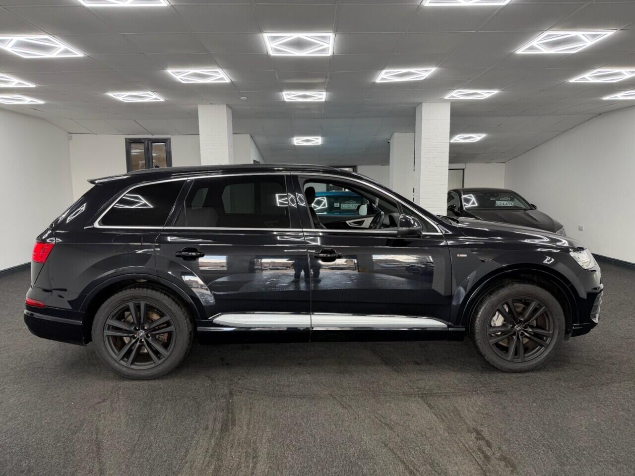 Audi Q7 - Image 3
