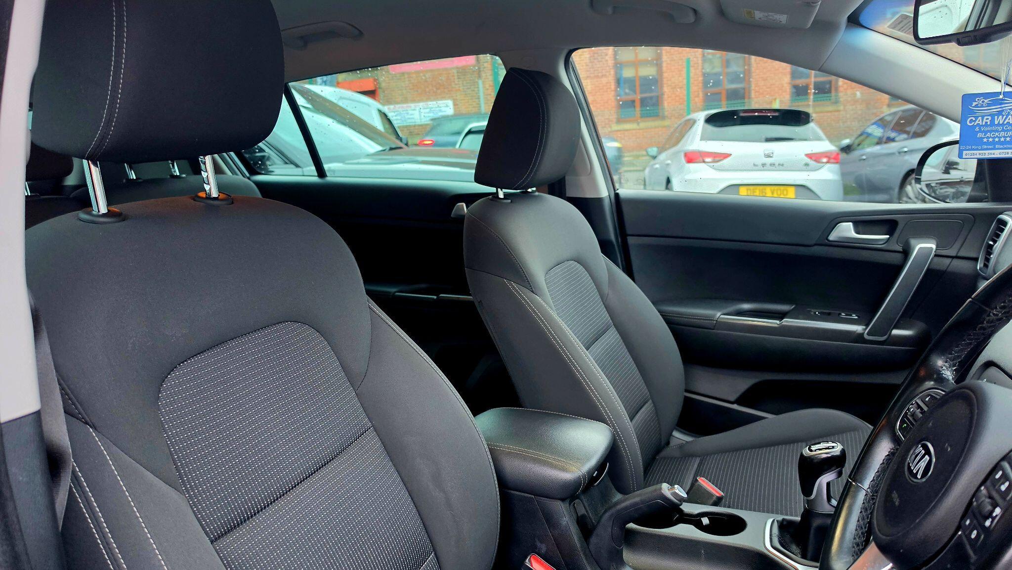 Kia Sportage - Image 12