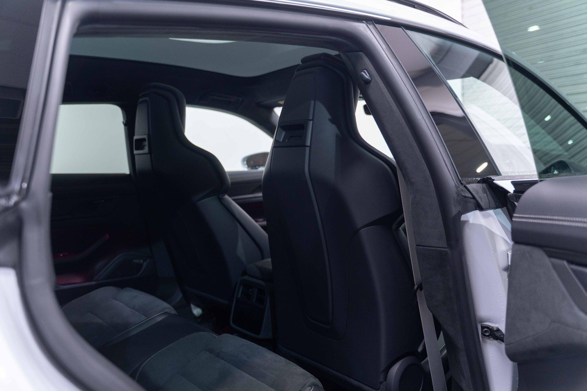 Porsche Taycan - Image 23