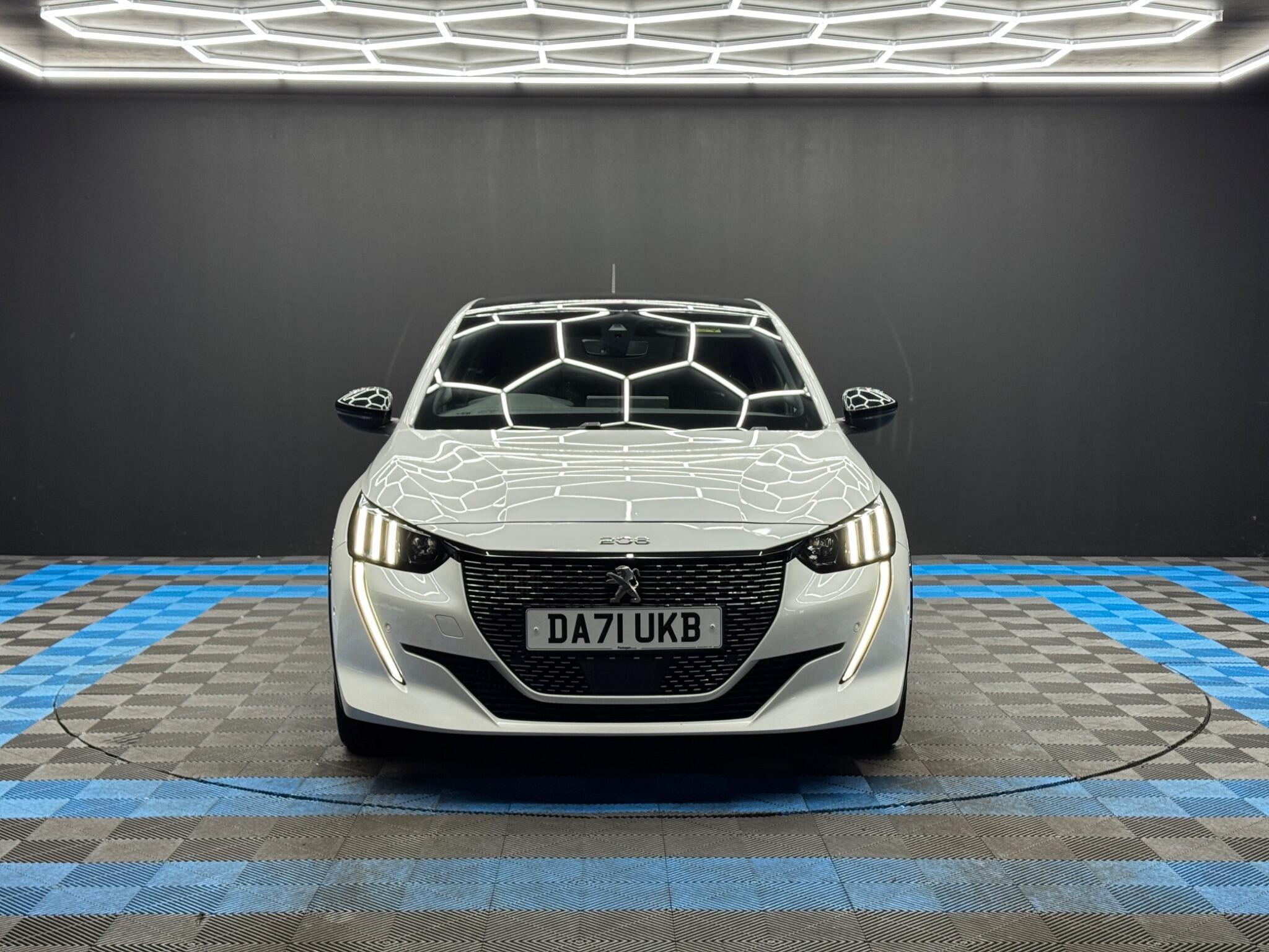 Peugeot 208 - Image 2