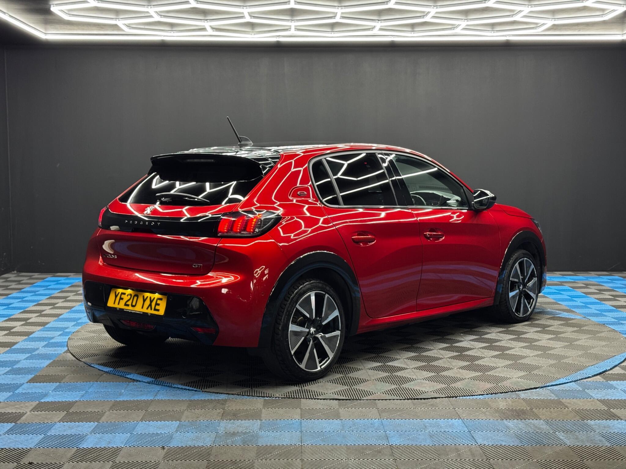 Peugeot E-208 - Image 5