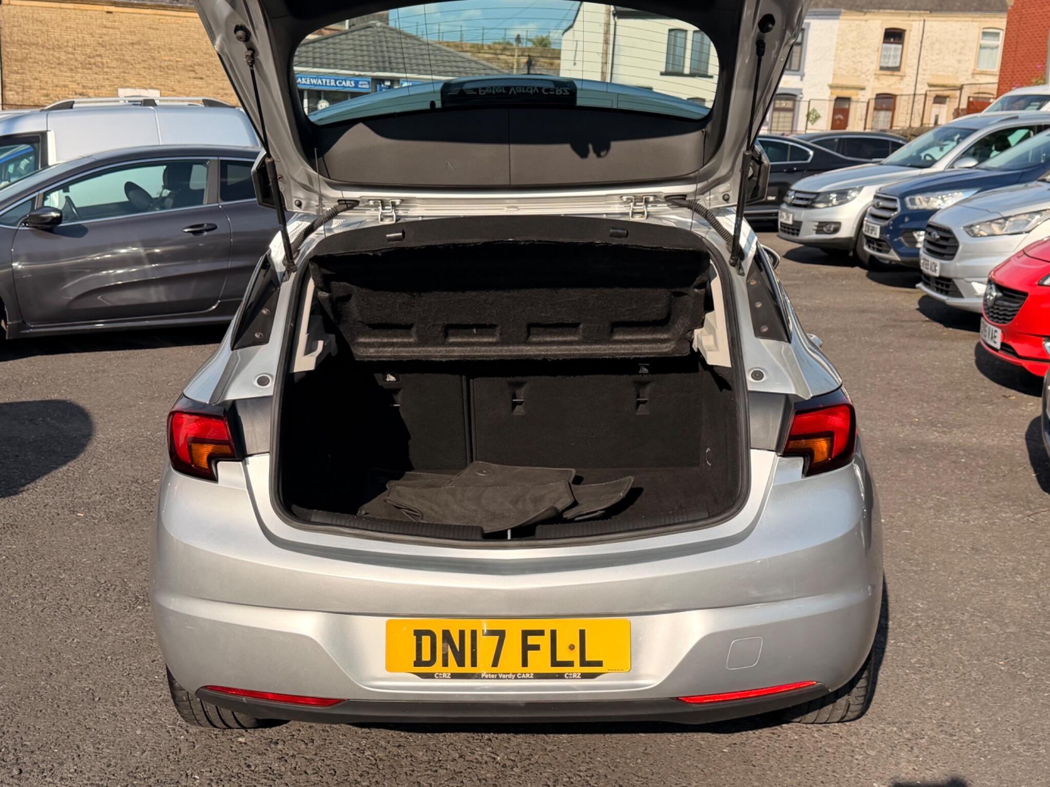 Vauxhall Astra - Image 10
